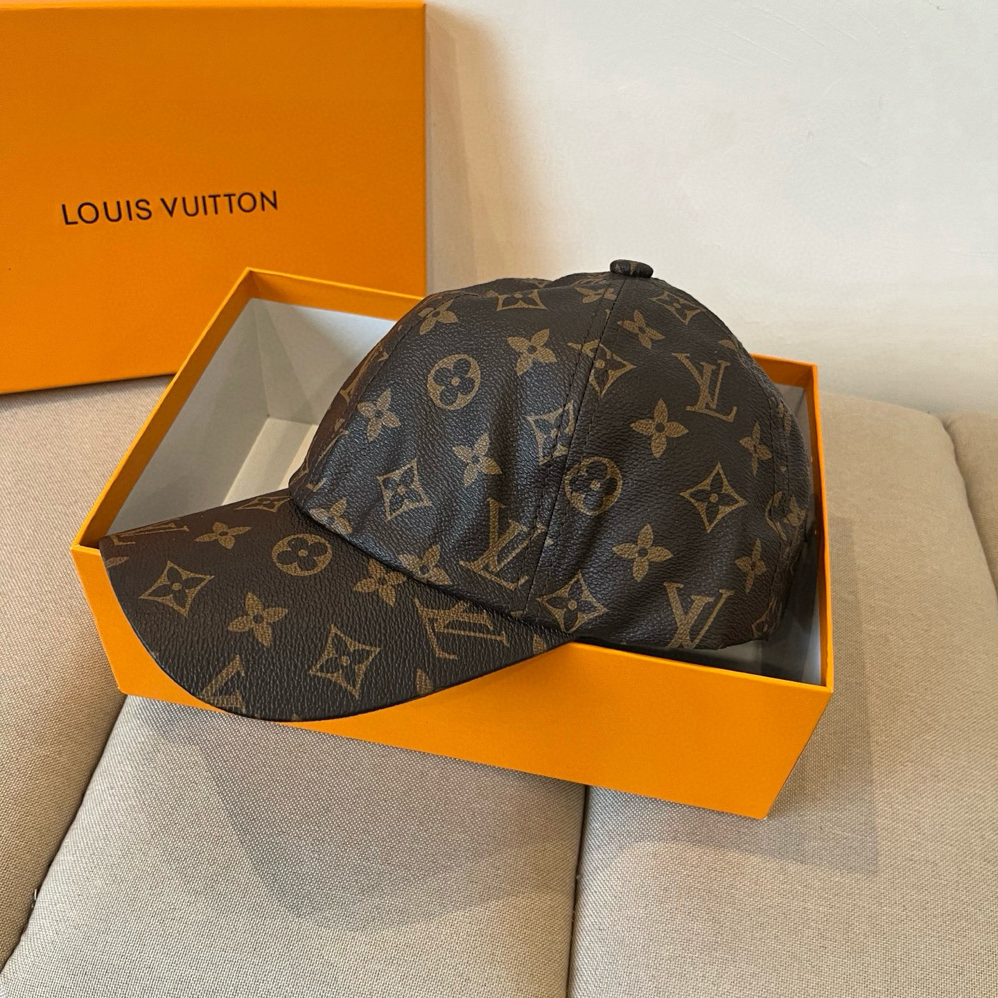🧢路易威登棒球帽 LouisVuitton😍新款LV棒球帽，重工打造♥️高端大气，百搭款🤗男女通用！跑量