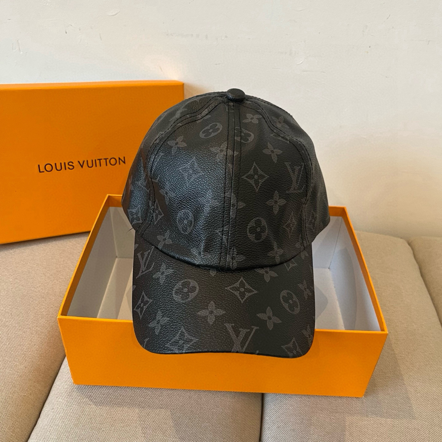 🧢路易威登棒球帽 LouisVuitton😍新款LV棒球帽，重工打造♥️高端大气，百搭款🤗男女通用！跑量