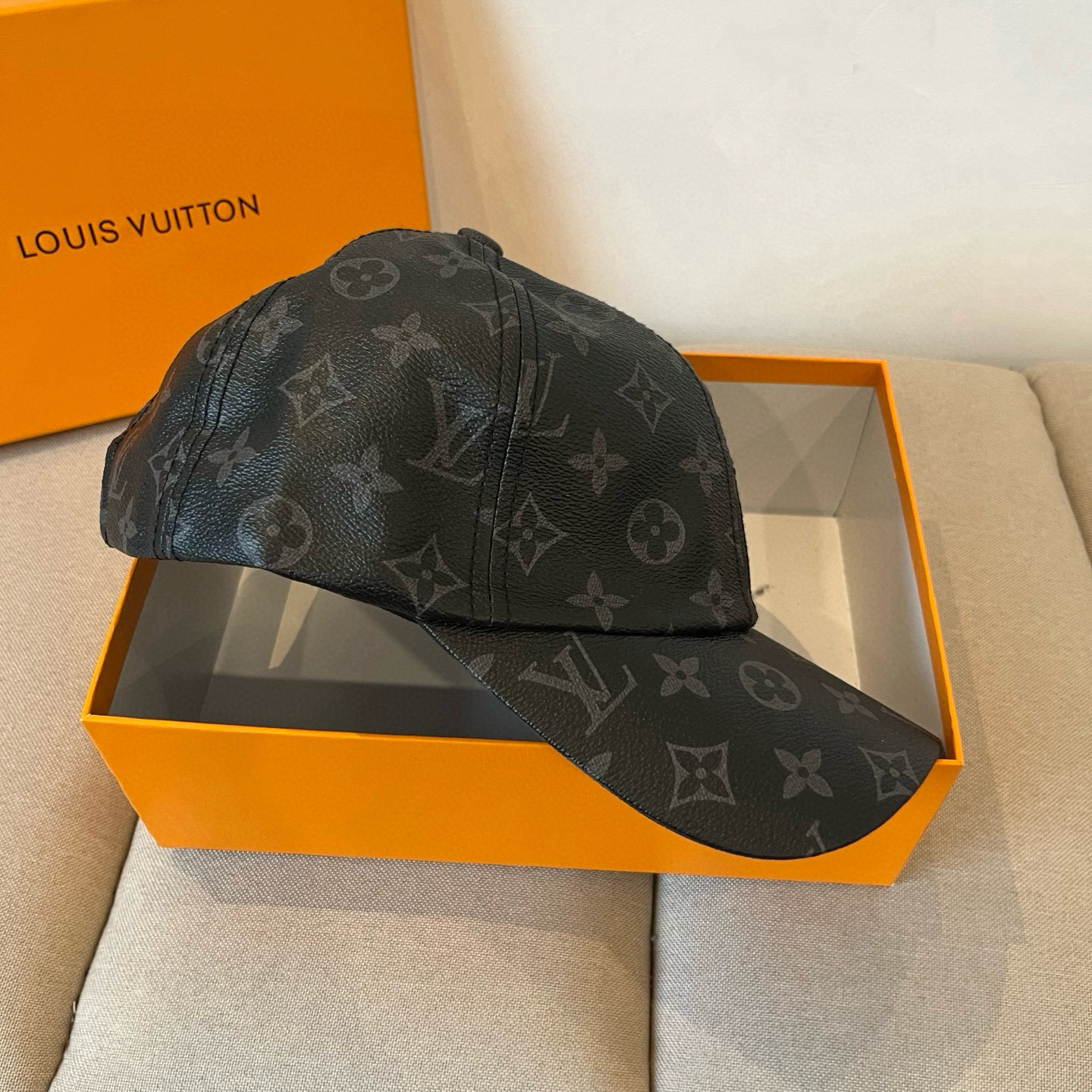 🧢路易威登棒球帽 LouisVuitton😍新款LV棒球帽，重工打造♥️高端大气，百搭款🤗男女通用！跑量