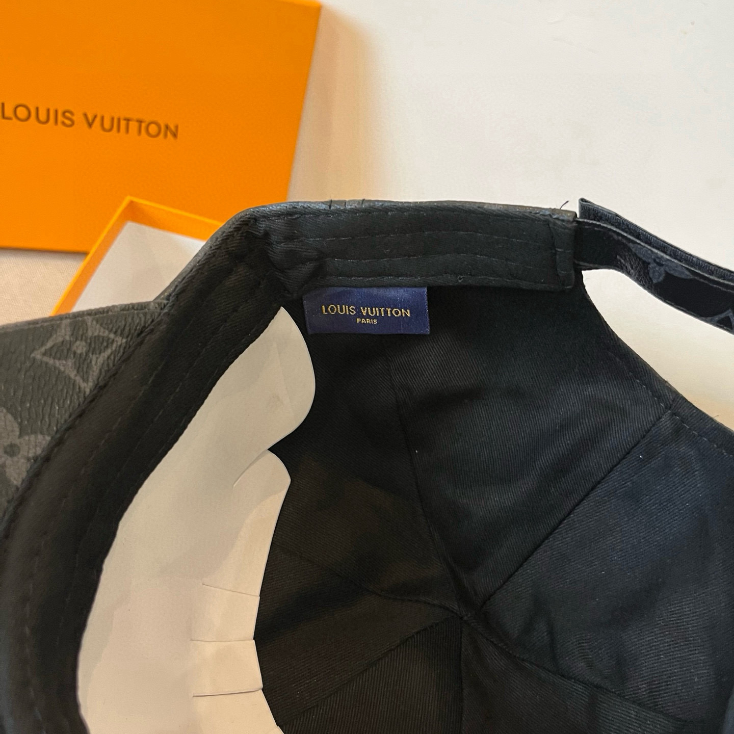 🧢路易威登棒球帽 LouisVuitton😍新款LV棒球帽，重工打造♥️高端大气，百搭款🤗男女通用！跑量
