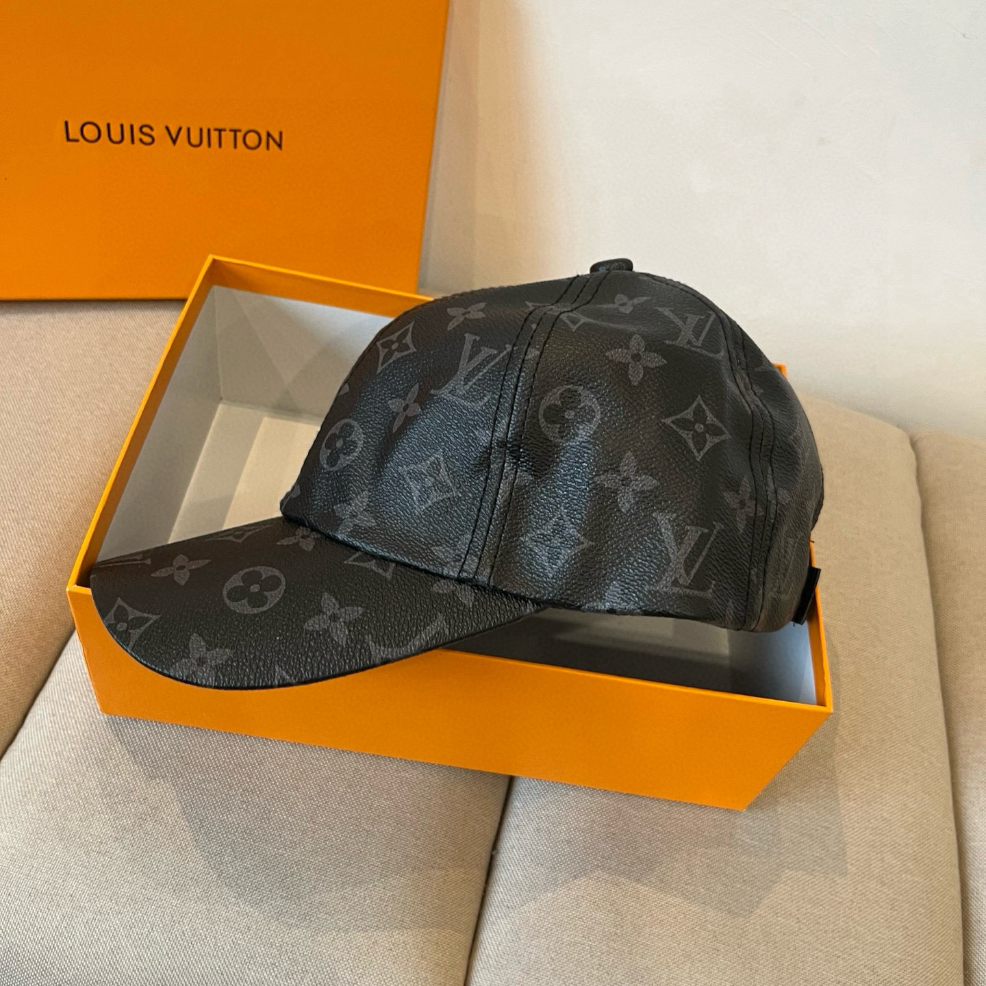 🧢路易威登棒球帽 LouisVuitton😍新款LV棒球帽，重工打造♥️高端大气，百搭款🤗男女通用！跑量
