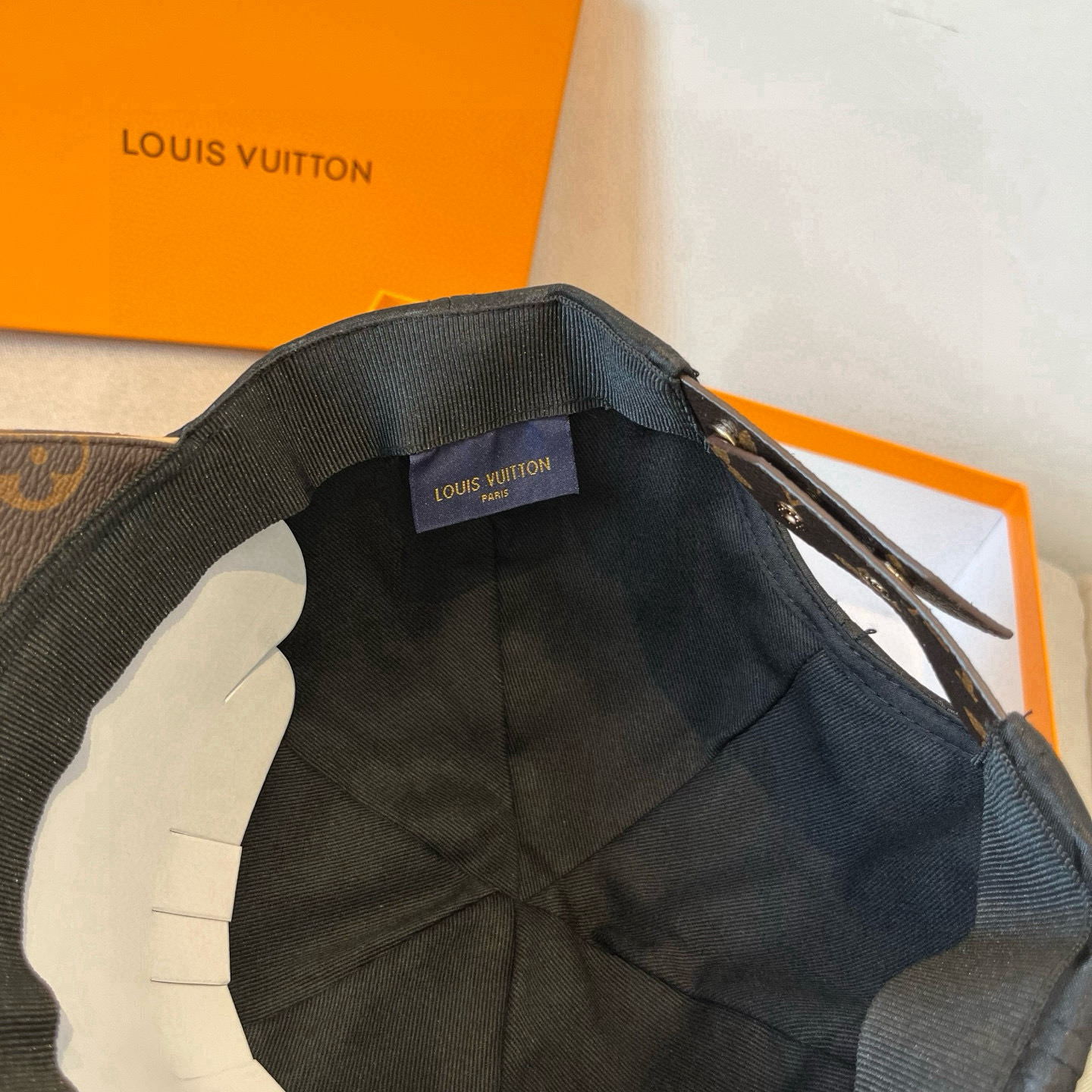 🧢路易威登棒球帽 LouisVuitton😍新款LV棒球帽，重工打造♥️高端大气，百搭款🤗男女通用！跑量