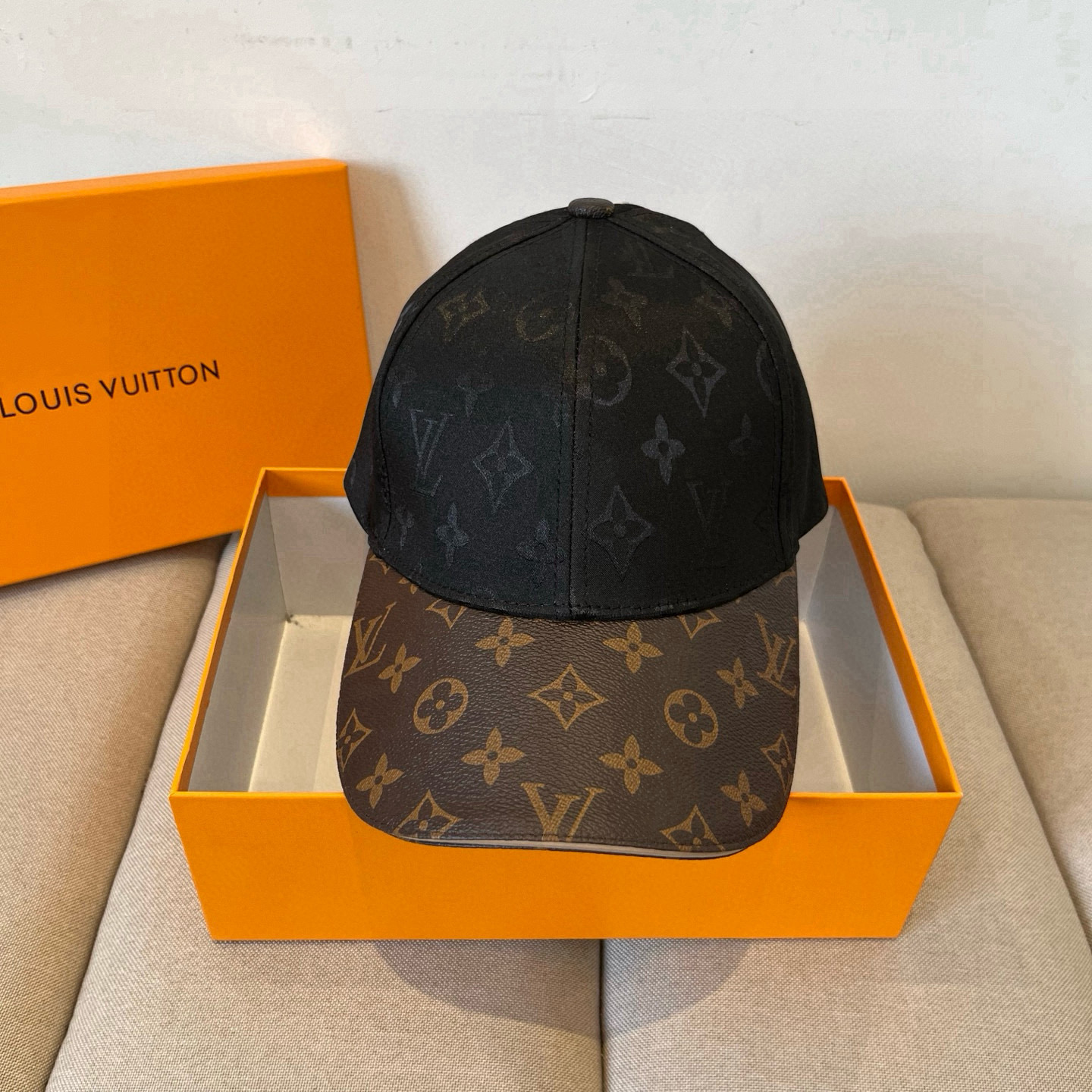🧢路易威登棒球帽 LouisVuitton😍新款LV棒球帽，重工打造♥️高端大气，百搭款🤗男女通用！跑量