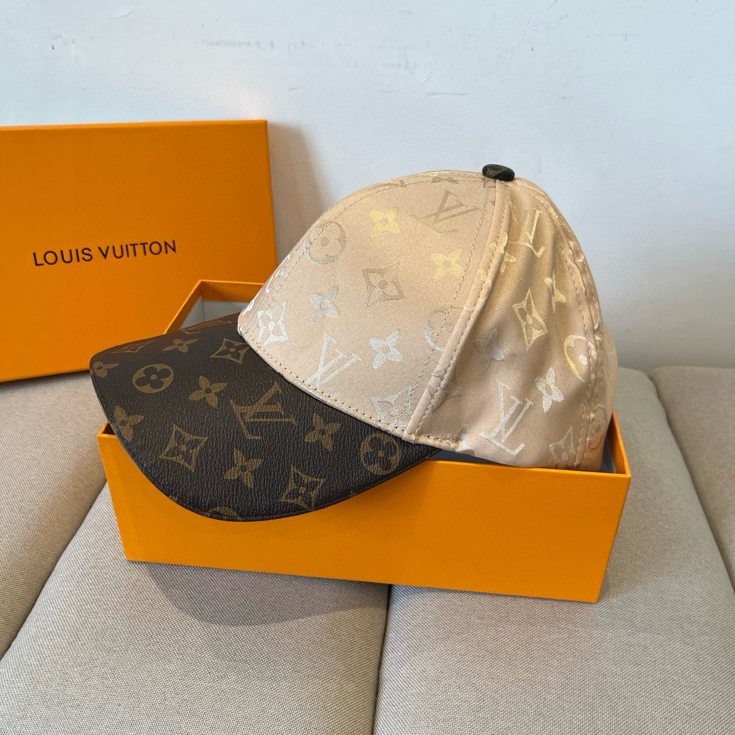 🧢路易威登棒球帽 LouisVuitton😍新款LV棒球帽，重工打造♥️高端大气，百搭款🤗男女通用！跑量