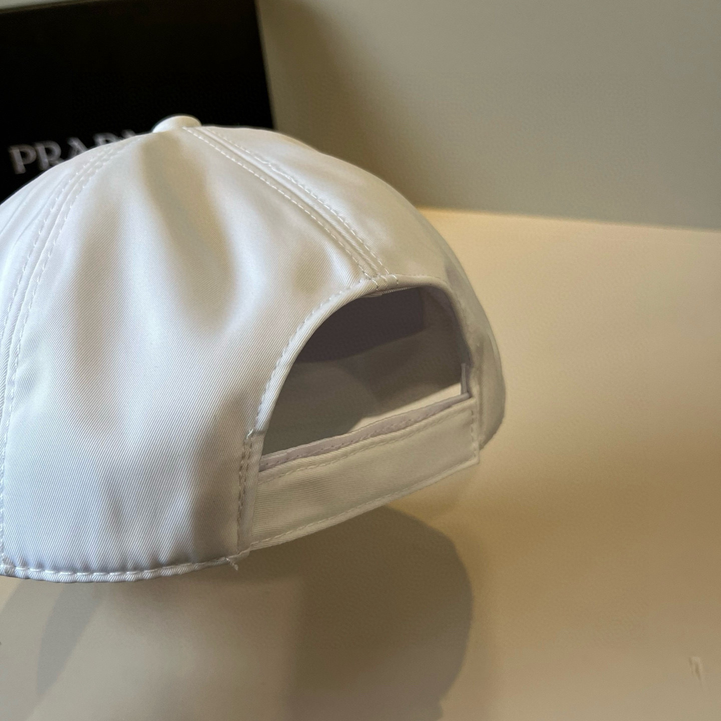 
普拉达 PRADA 新品经典棒球帽 代购版本！时尚潮流，高端做工！非一般的品质，细节看实拍哦