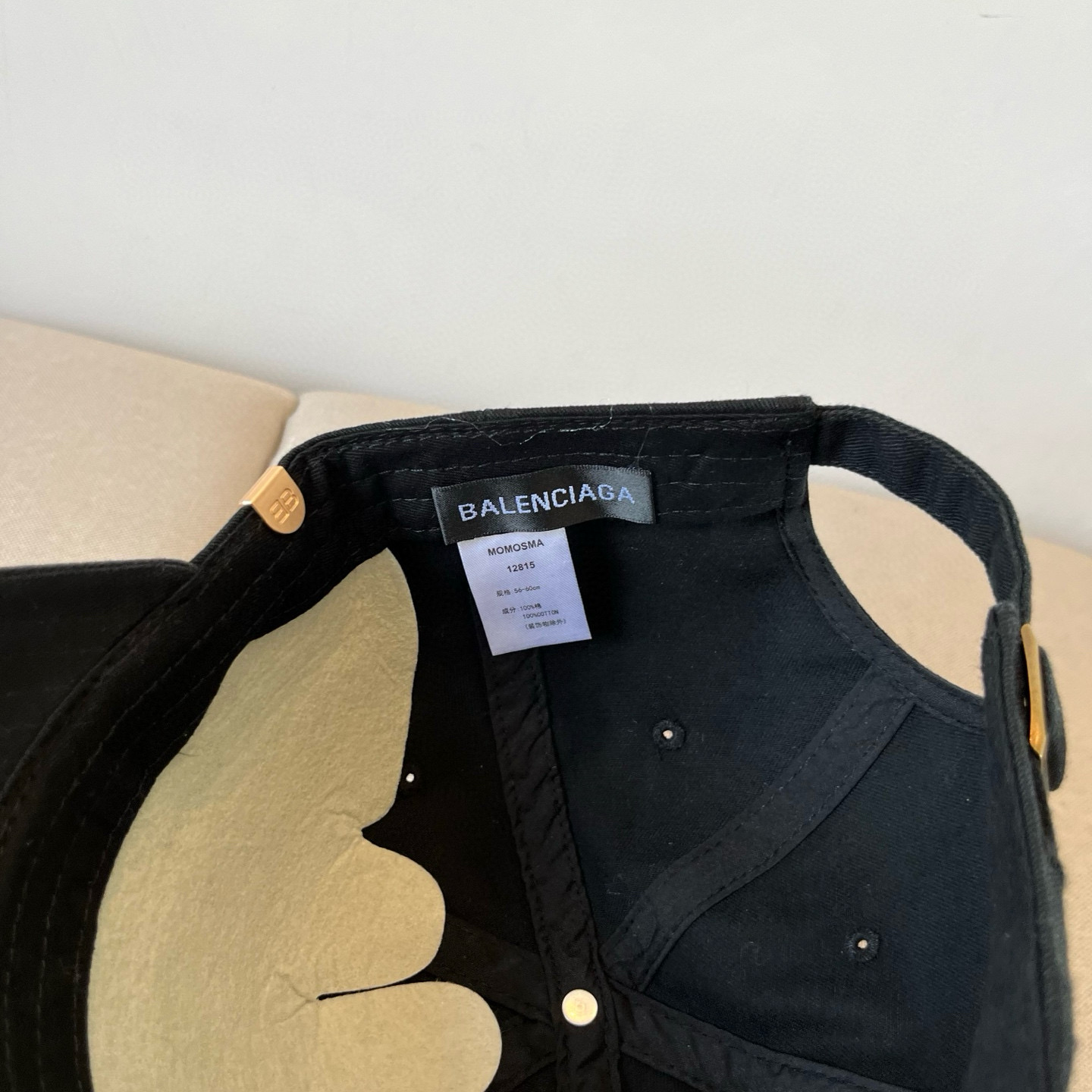  BALENCIAGA巴黎世家新款logo棒球帽，很酷的色系，男女佩戴都有不同style，第一批抢先出货