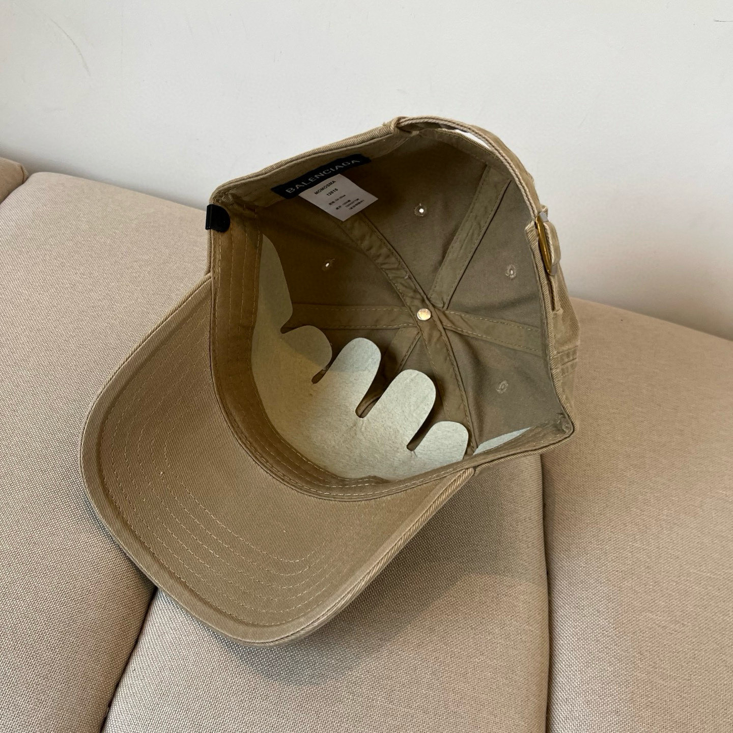  BALENCIAGA巴黎世家新款logo棒球帽，很酷的色系，男女佩戴都有不同style，第一批抢先出货