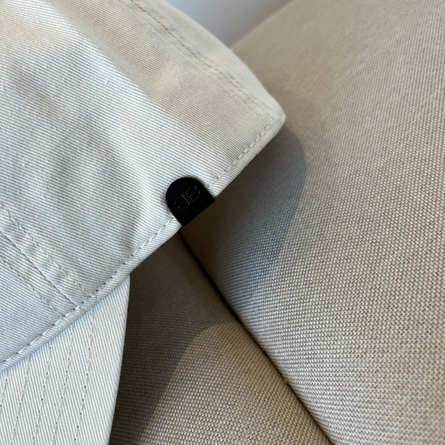  BALENCIAGA巴黎世家新款logo棒球帽，很酷的色系，男女佩戴都有不同style，第一批抢先出货