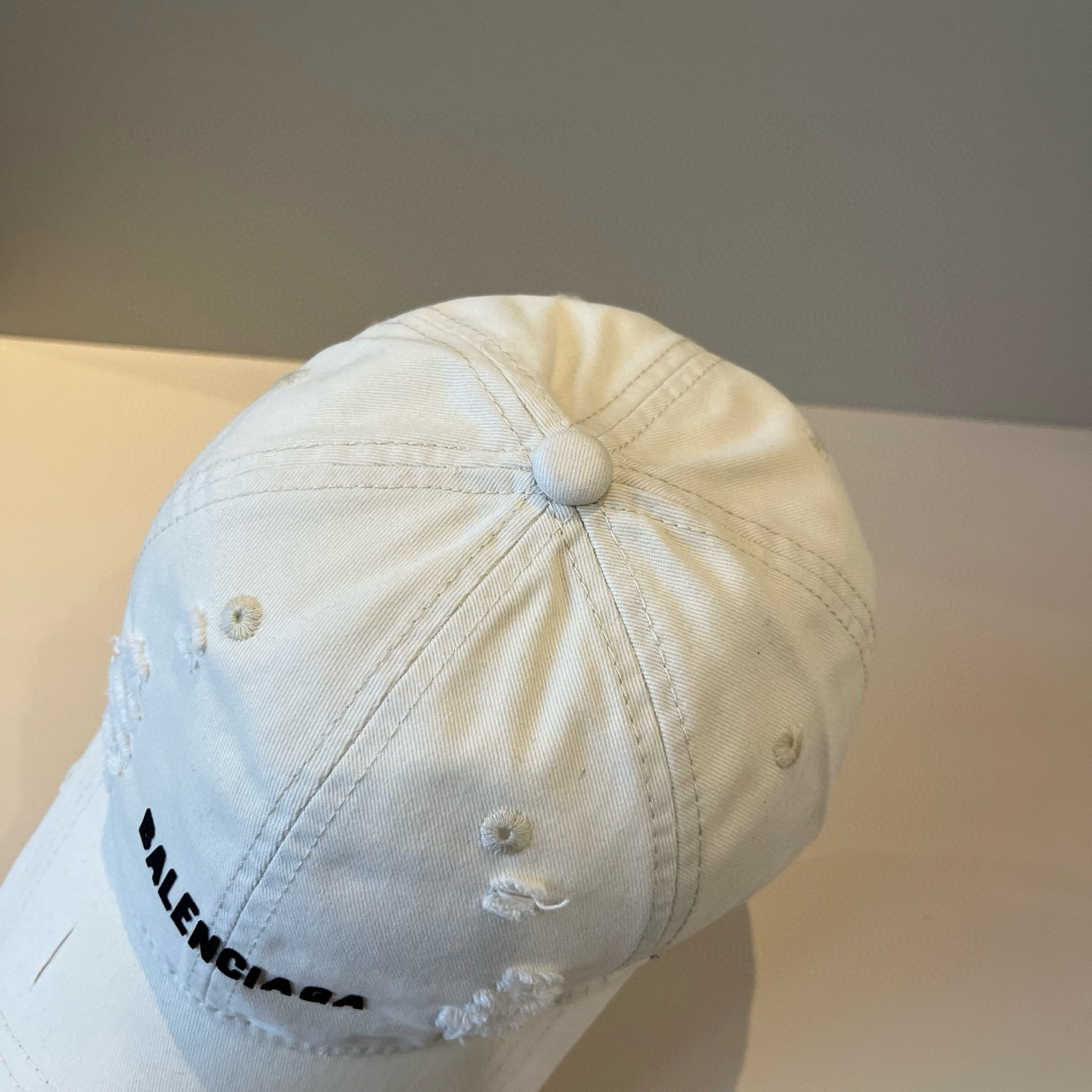  BALENCIAGA巴黎世家新款logo棒球帽，很酷的色系，男女佩戴都有不同style，第一批抢先出货