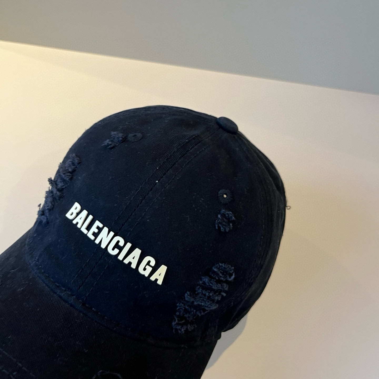  BALENCIAGA巴黎世家新款logo棒球帽，很酷的色系，男女佩戴都有不同style，第一批抢先出货