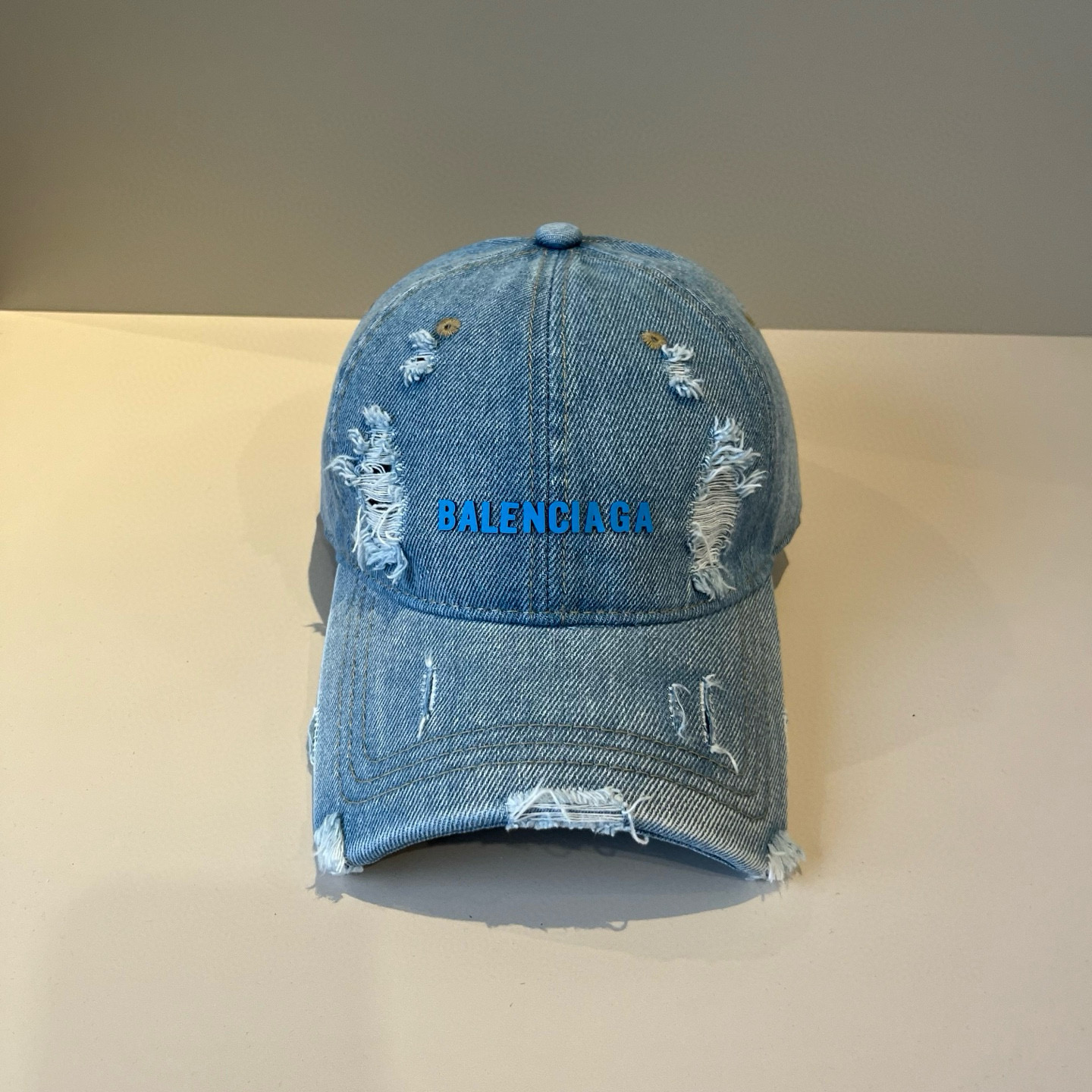  BALENCIAGA巴黎世家新款logo棒球帽，很酷的色系，男女佩戴都有不同style，第一批抢先出货