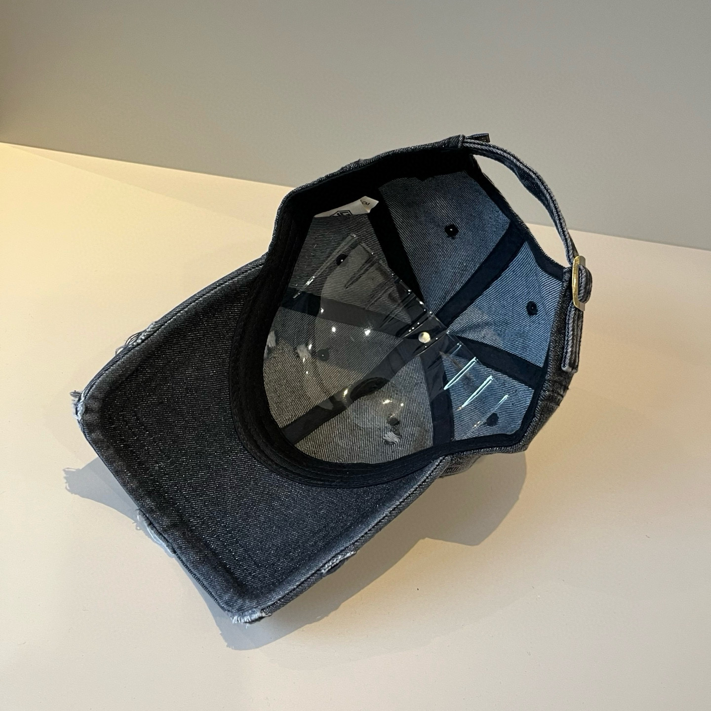  BALENCIAGA巴黎世家新款logo棒球帽，很酷的色系，男女佩戴都有不同style，第一批抢先出货