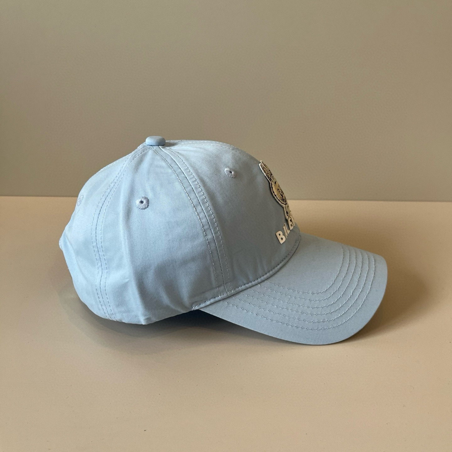  BALENCIAGA巴黎世家新款logo棒球帽，很酷的色系，男女佩戴都有不同style，第一批抢先出货