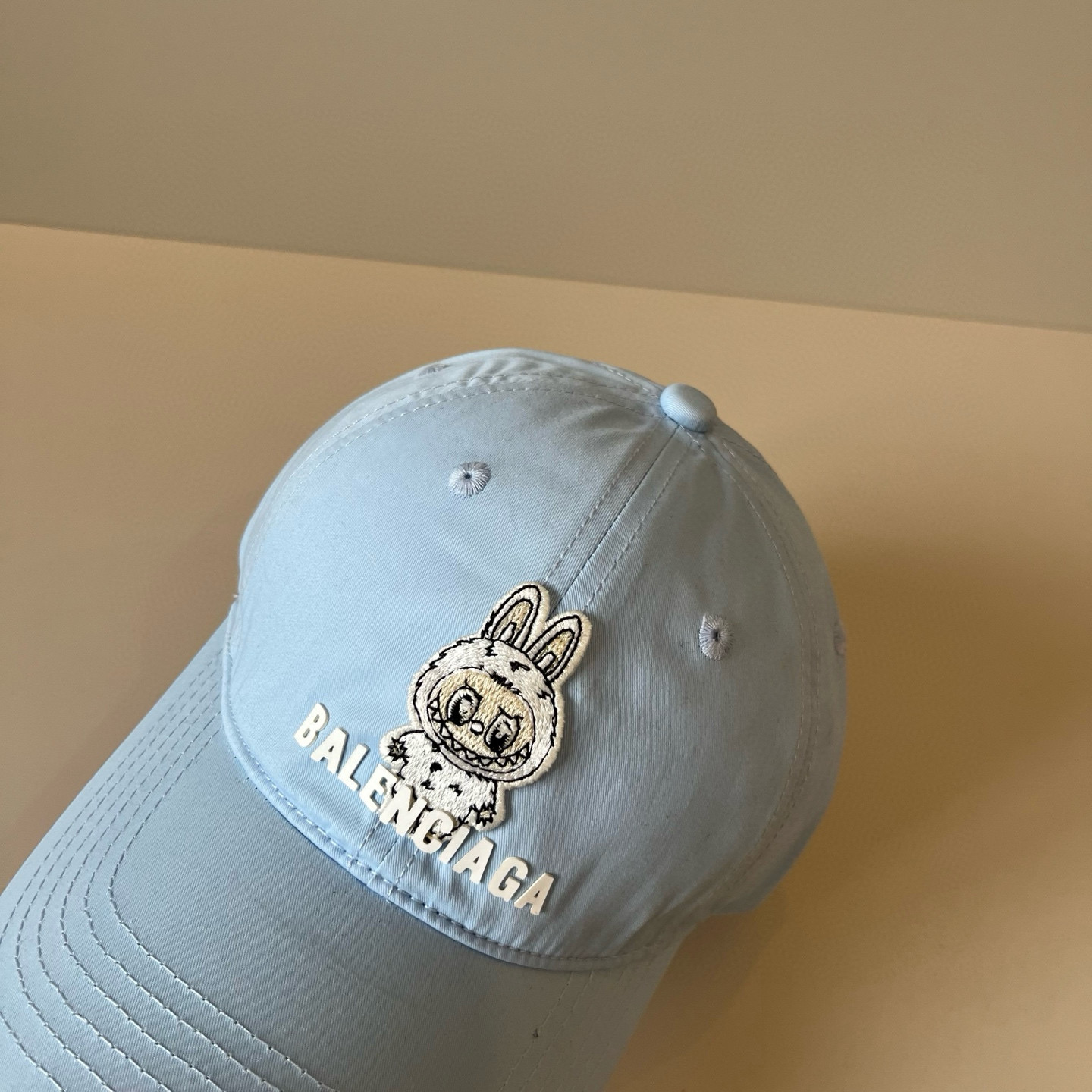  BALENCIAGA巴黎世家新款logo棒球帽，很酷的色系，男女佩戴都有不同style，第一批抢先出货