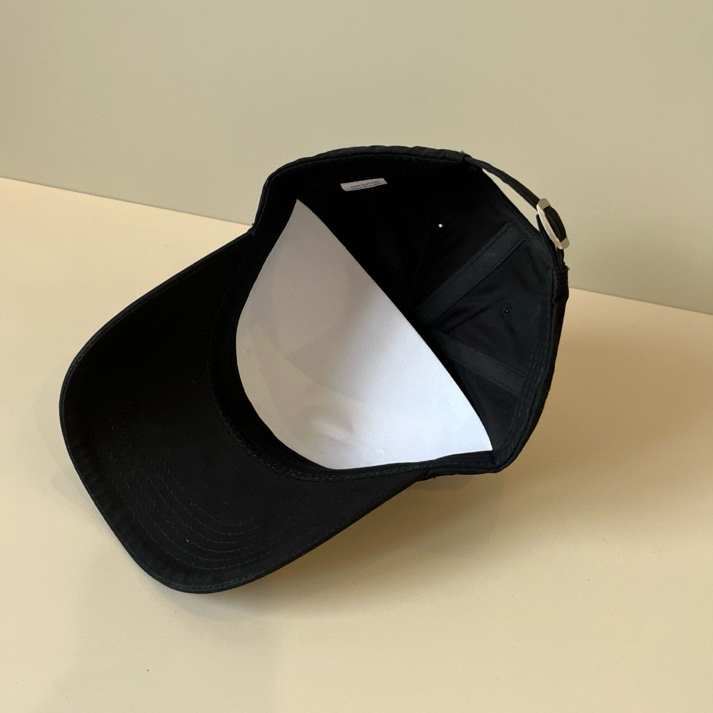  BALENCIAGA巴黎世家新款logo棒球帽，很酷的色系，男女佩戴都有不同style，第一批抢先出货