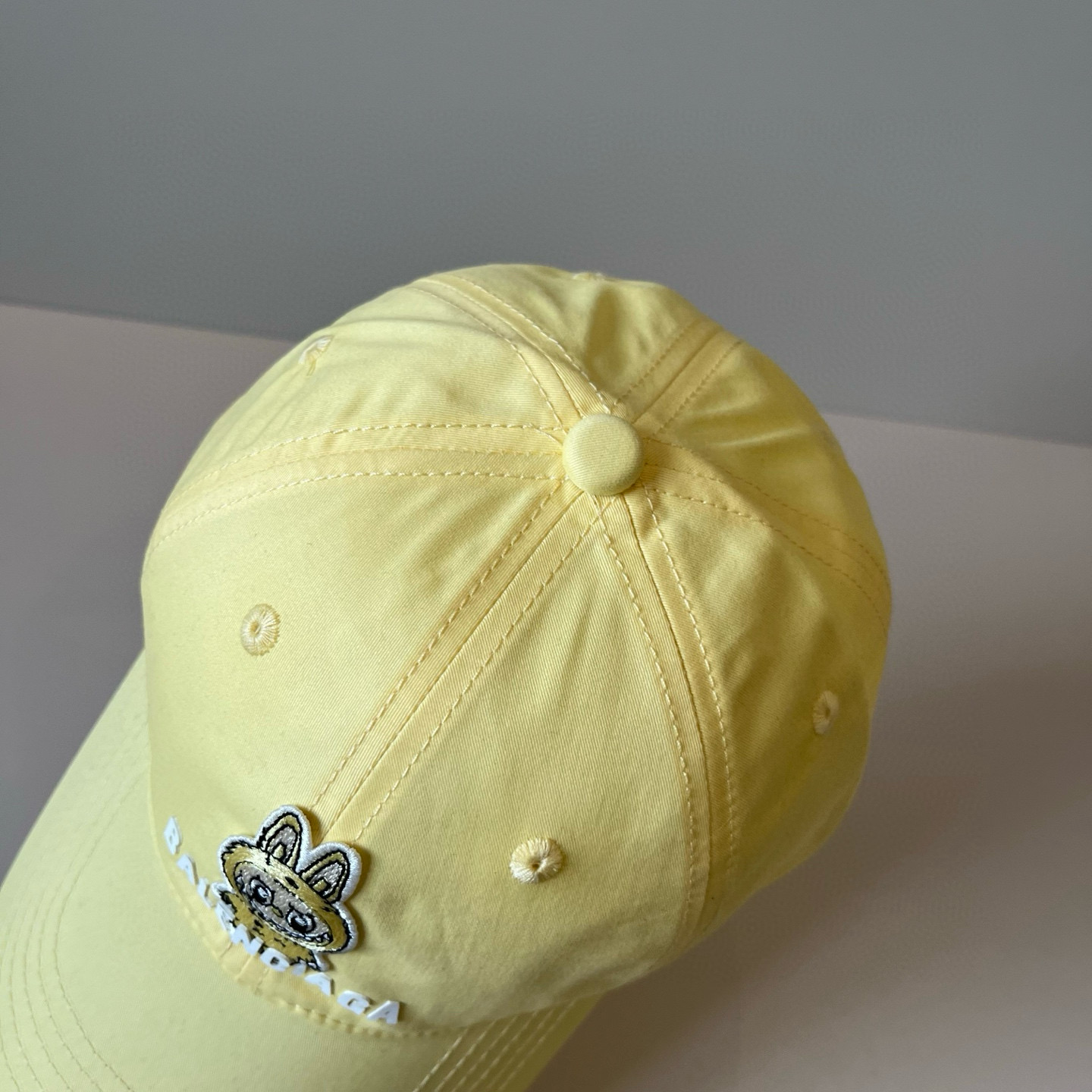  BALENCIAGA巴黎世家新款logo棒球帽，很酷的色系，男女佩戴都有不同style，第一批抢先出货