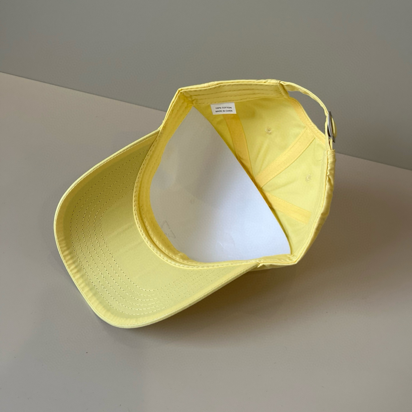  BALENCIAGA巴黎世家新款logo棒球帽，很酷的色系，男女佩戴都有不同style，第一批抢先出货