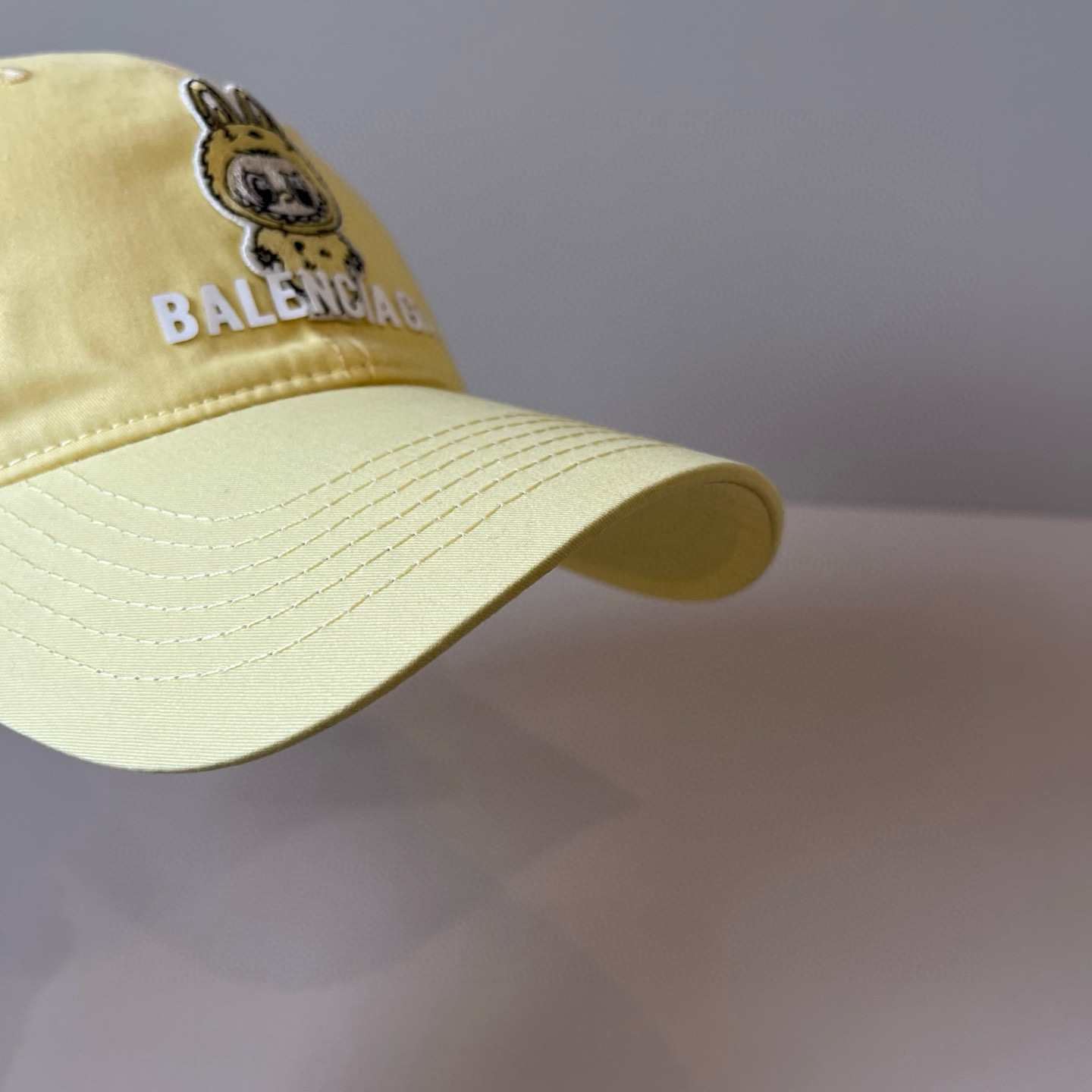  BALENCIAGA巴黎世家新款logo棒球帽，很酷的色系，男女佩戴都有不同style，第一批抢先出货