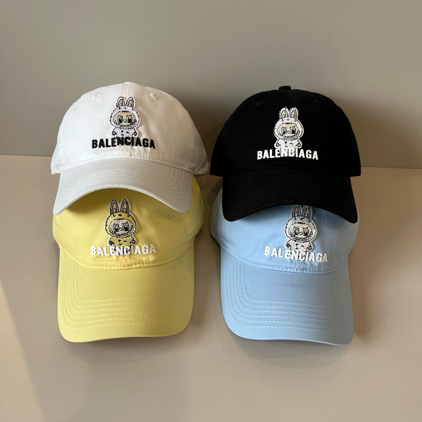  BALENCIAGA巴黎世家新款logo棒球帽，很酷的色系，男女佩戴都有不同style，第一批抢先出货