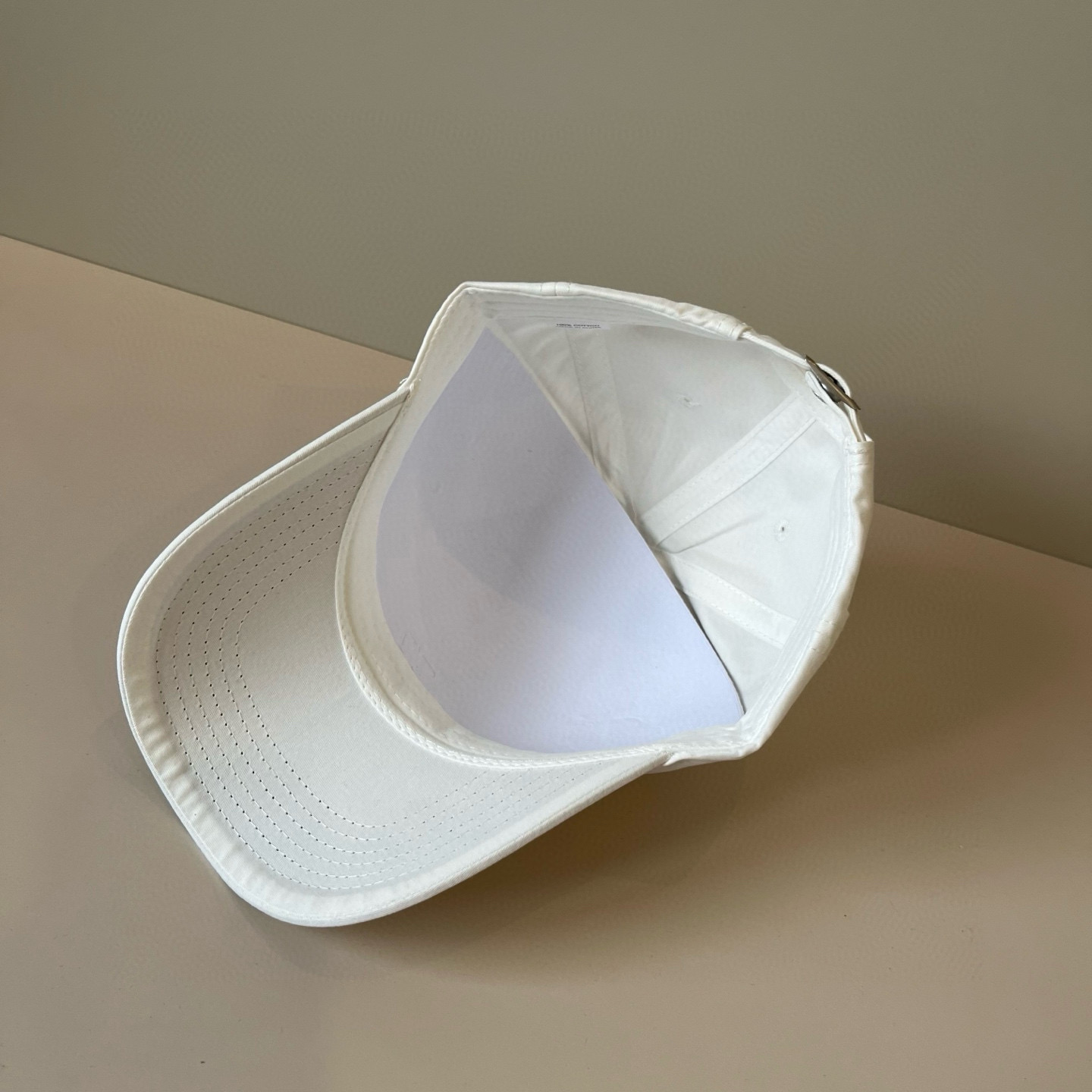  BALENCIAGA巴黎世家新款logo棒球帽，很酷的色系，男女佩戴都有不同style，第一批抢先出货