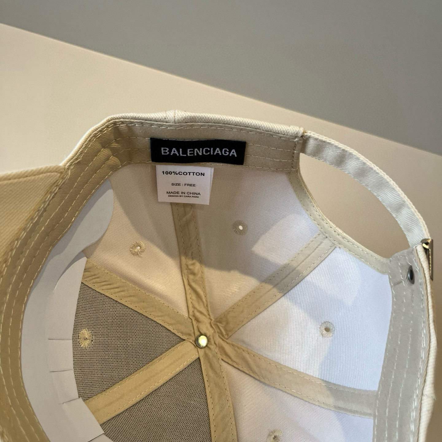  BALENCIAGA巴黎世家新款logo棒球帽，很酷的色系，男女佩戴都有不同style，第一批抢先出货