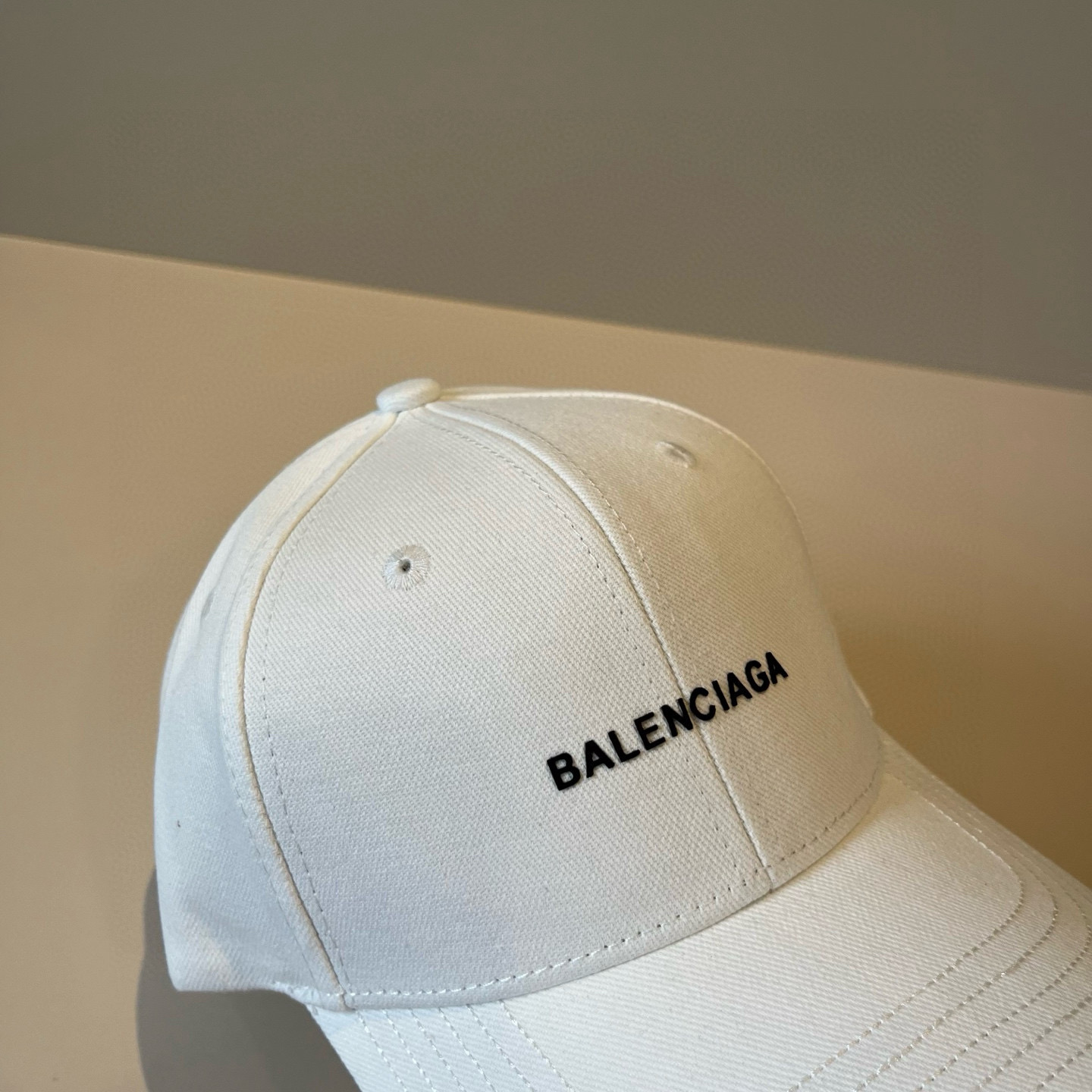  BALENCIAGA巴黎世家新款logo棒球帽，很酷的色系，男女佩戴都有不同style，第一批抢先出货