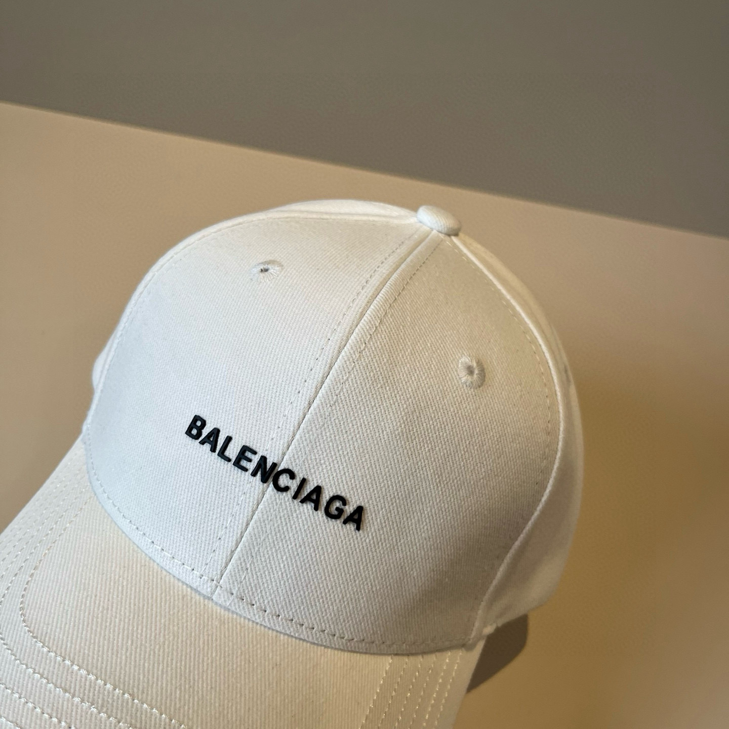  BALENCIAGA巴黎世家新款logo棒球帽，很酷的色系，男女佩戴都有不同style，第一批抢先出货