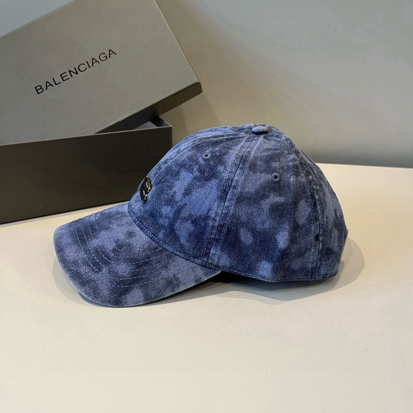 BALENCIAGA巴黎世家新款logo棒球帽，很酷的色系，男女佩戴都有不同style，第一批抢先出货！