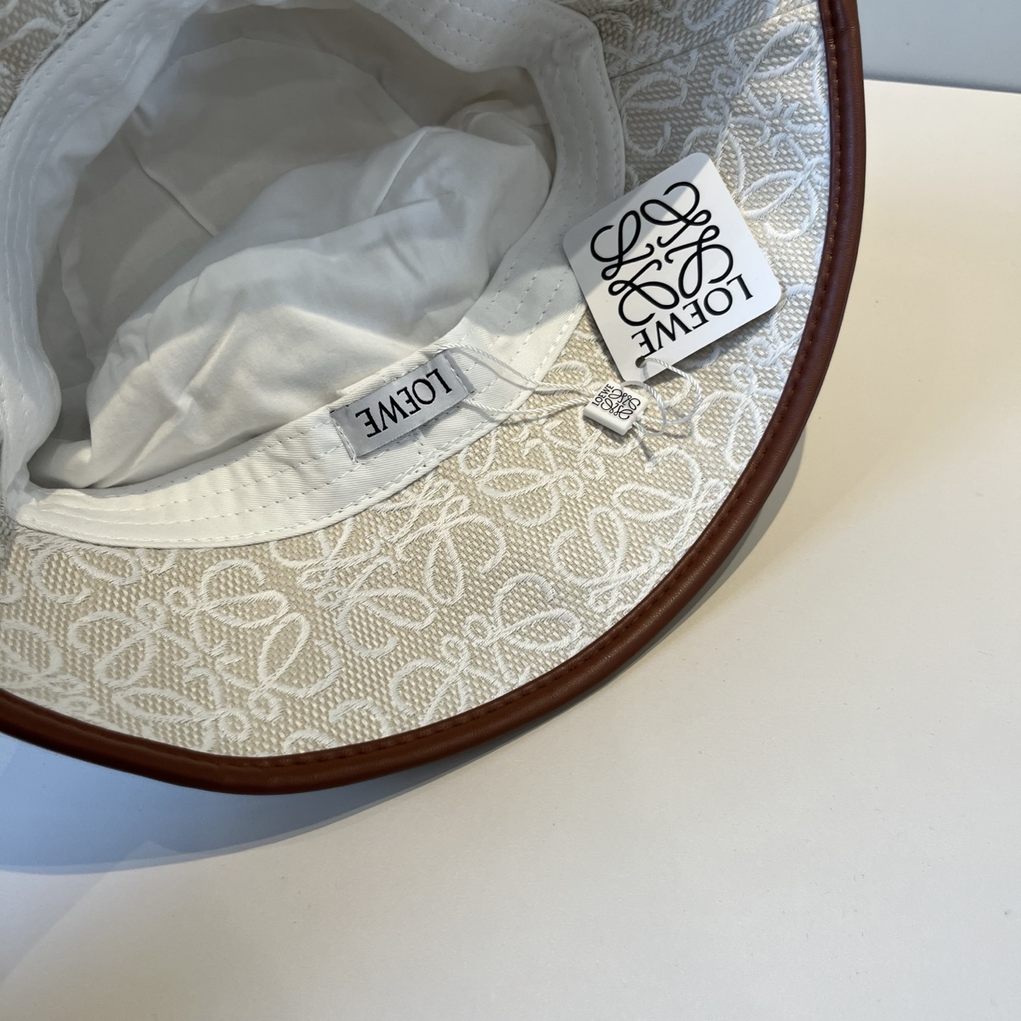 
👒罗意威👒LOEWE新款原版原标设计，质感超好，外部线条定位标准，做工精细，简约大气低价走量！