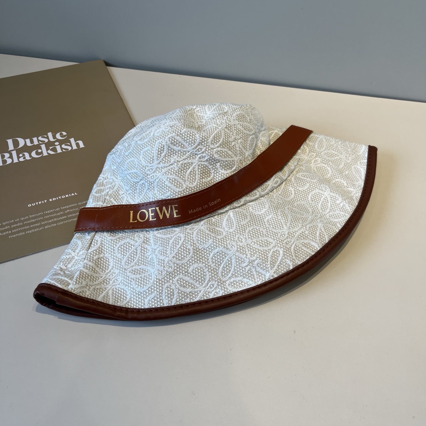 
👒罗意威👒LOEWE新款原版原标设计，质感超好，外部线条定位标准，做工精细，简约大气低价走量！