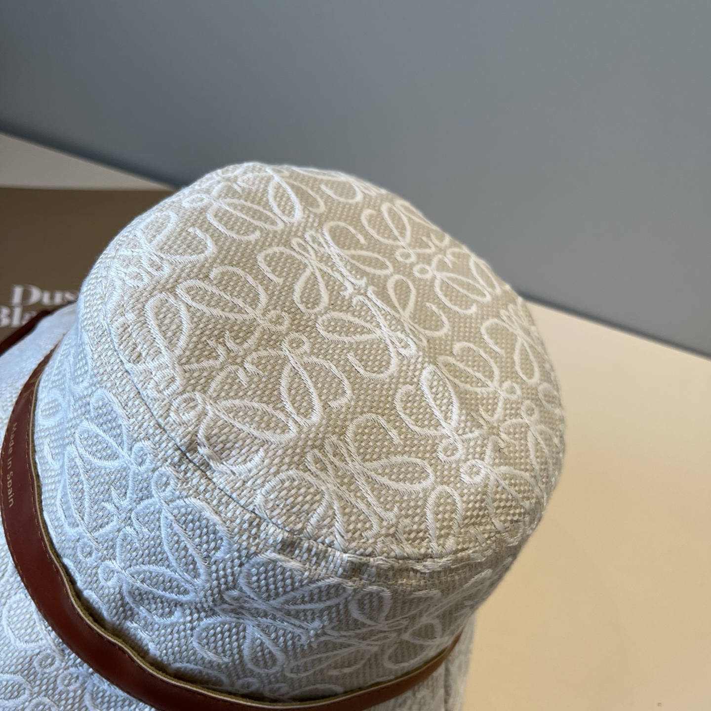 
👒罗意威👒LOEWE新款原版原标设计，质感超好，外部线条定位标准，做工精细，简约大气低价走量！