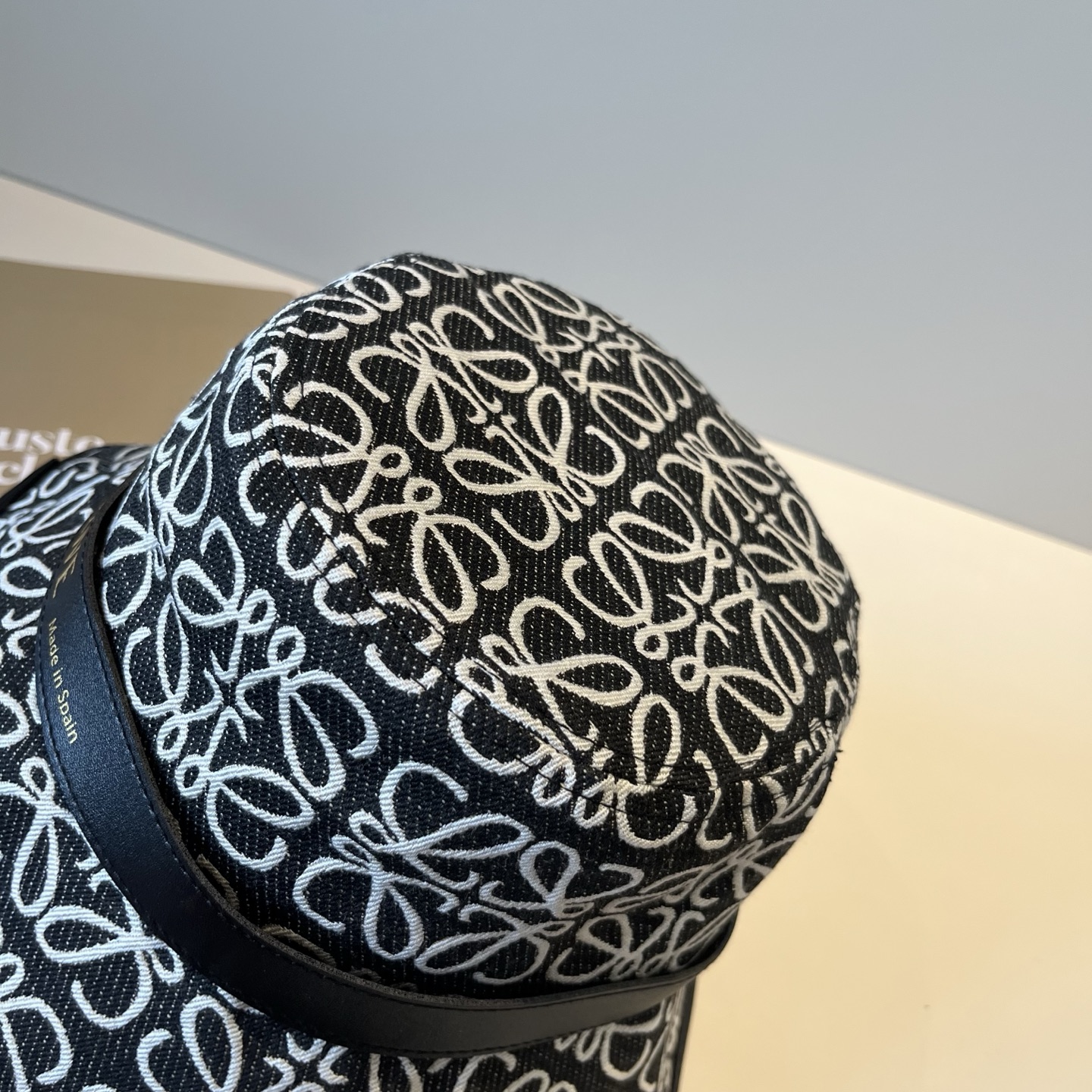 
👒罗意威👒LOEWE新款原版原标设计，质感超好，外部线条定位标准，做工精细，简约大气低价走量！