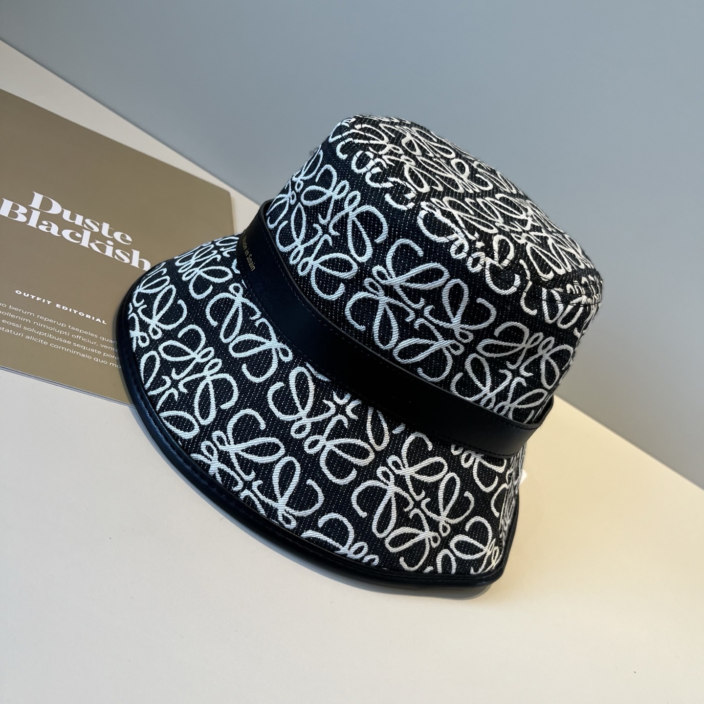 
👒罗意威👒LOEWE新款原版原标设计，质感超好，外部线条定位标准，做工精细，简约大气低价走量！