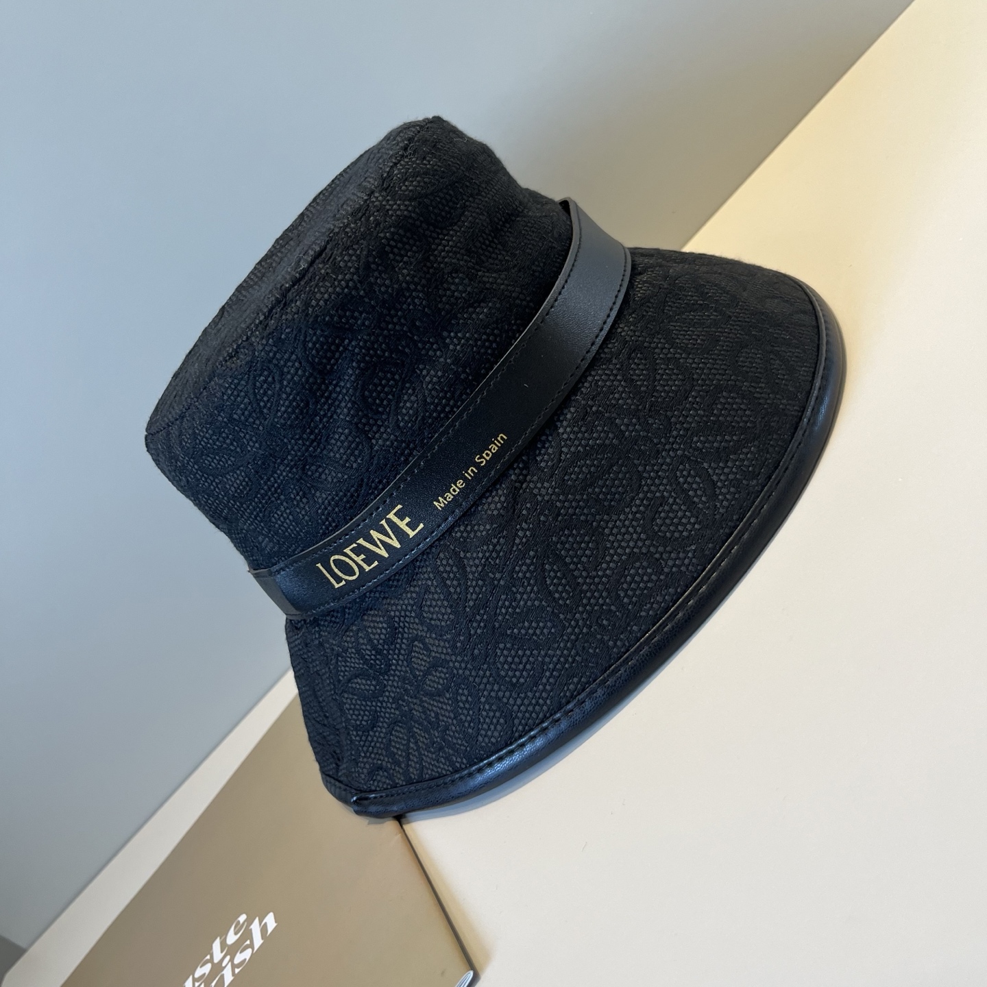 
👒罗意威👒LOEWE新款原版原标设计，质感超好，外部线条定位标准，做工精细，简约大气低价走量！