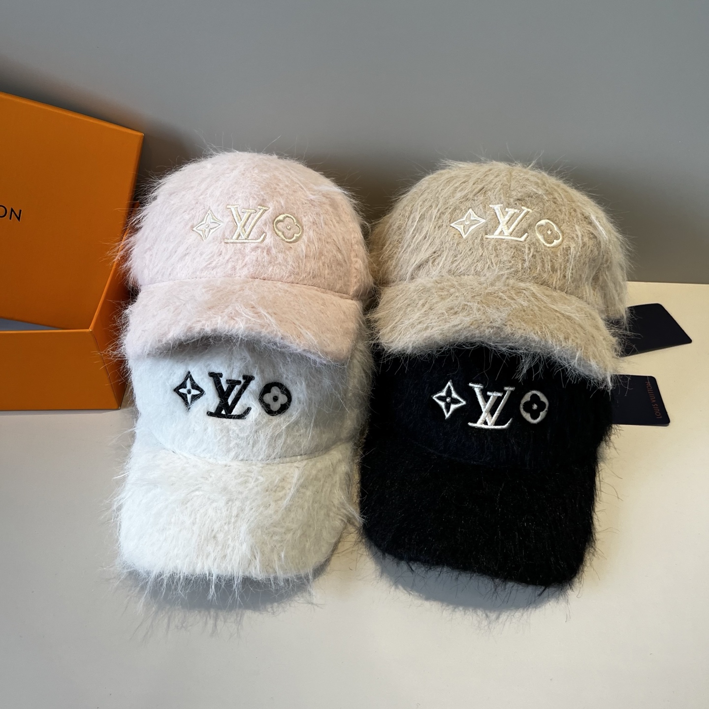 🧢路易威登棒球帽 LouisVuitton😍新款LV棒球帽，重工打造♥️高端大气，百搭款🤗男女通用！跑量