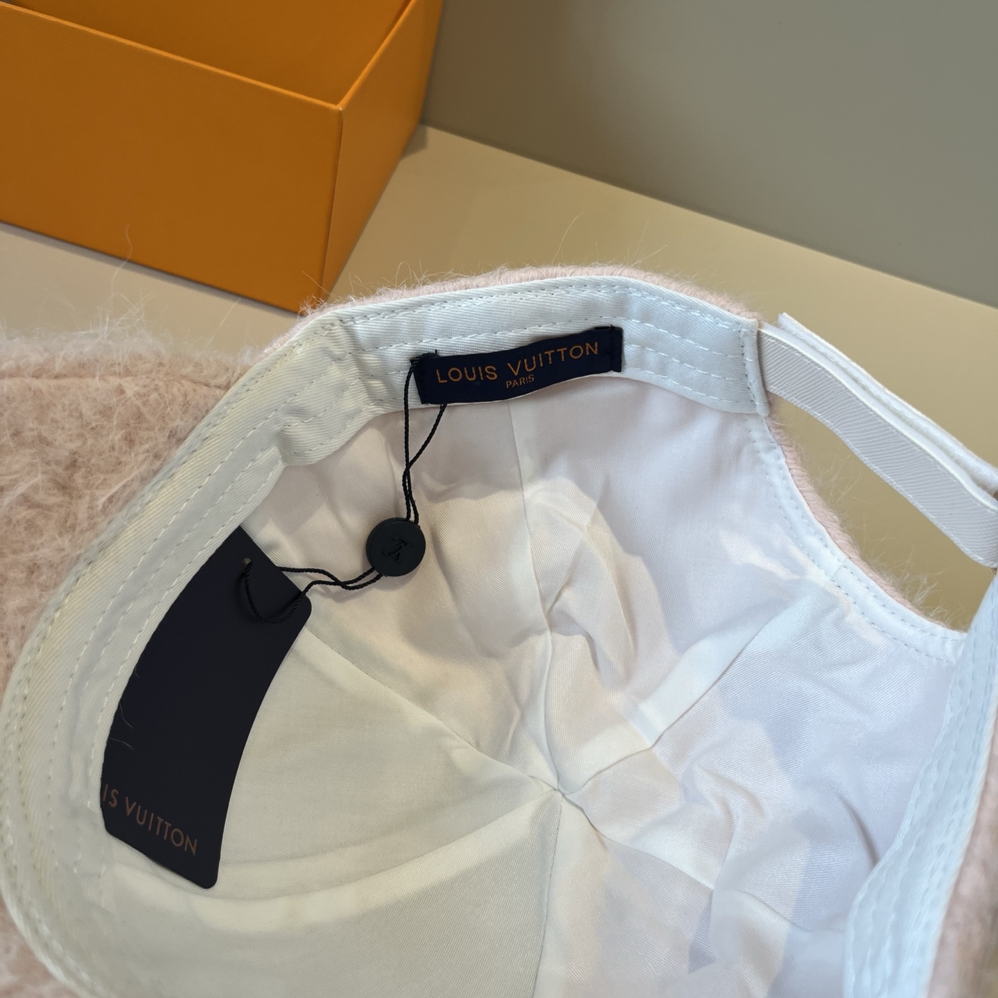 🧢路易威登棒球帽 LouisVuitton😍新款LV棒球帽，重工打造♥️高端大气，百搭款🤗男女通用！跑量