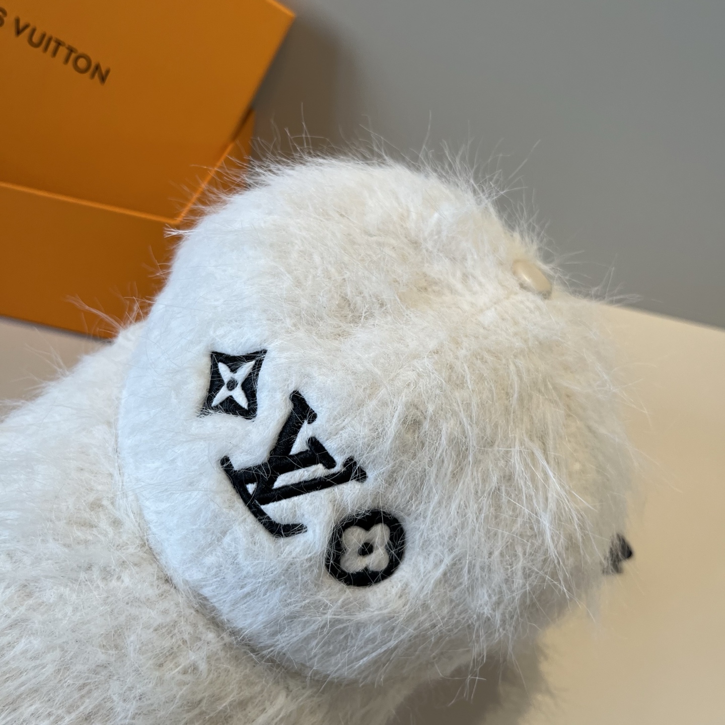 🧢路易威登棒球帽 LouisVuitton😍新款LV棒球帽，重工打造♥️高端大气，百搭款🤗男女通用！跑量