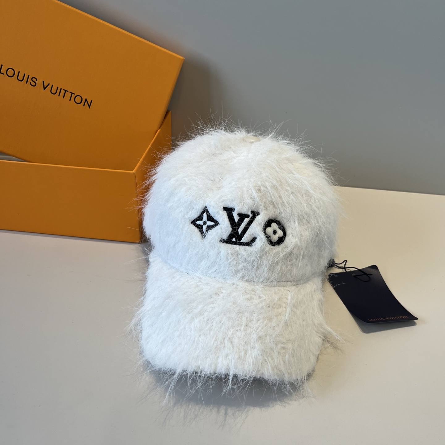 🧢路易威登棒球帽 LouisVuitton😍新款LV棒球帽，重工打造♥️高端大气，百搭款🤗男女通用！跑量