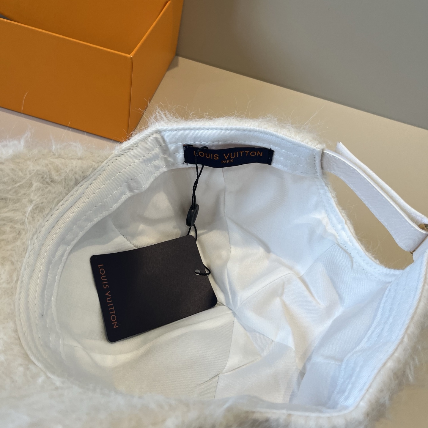 🧢路易威登棒球帽 LouisVuitton😍新款LV棒球帽，重工打造♥️高端大气，百搭款🤗男女通用！跑量