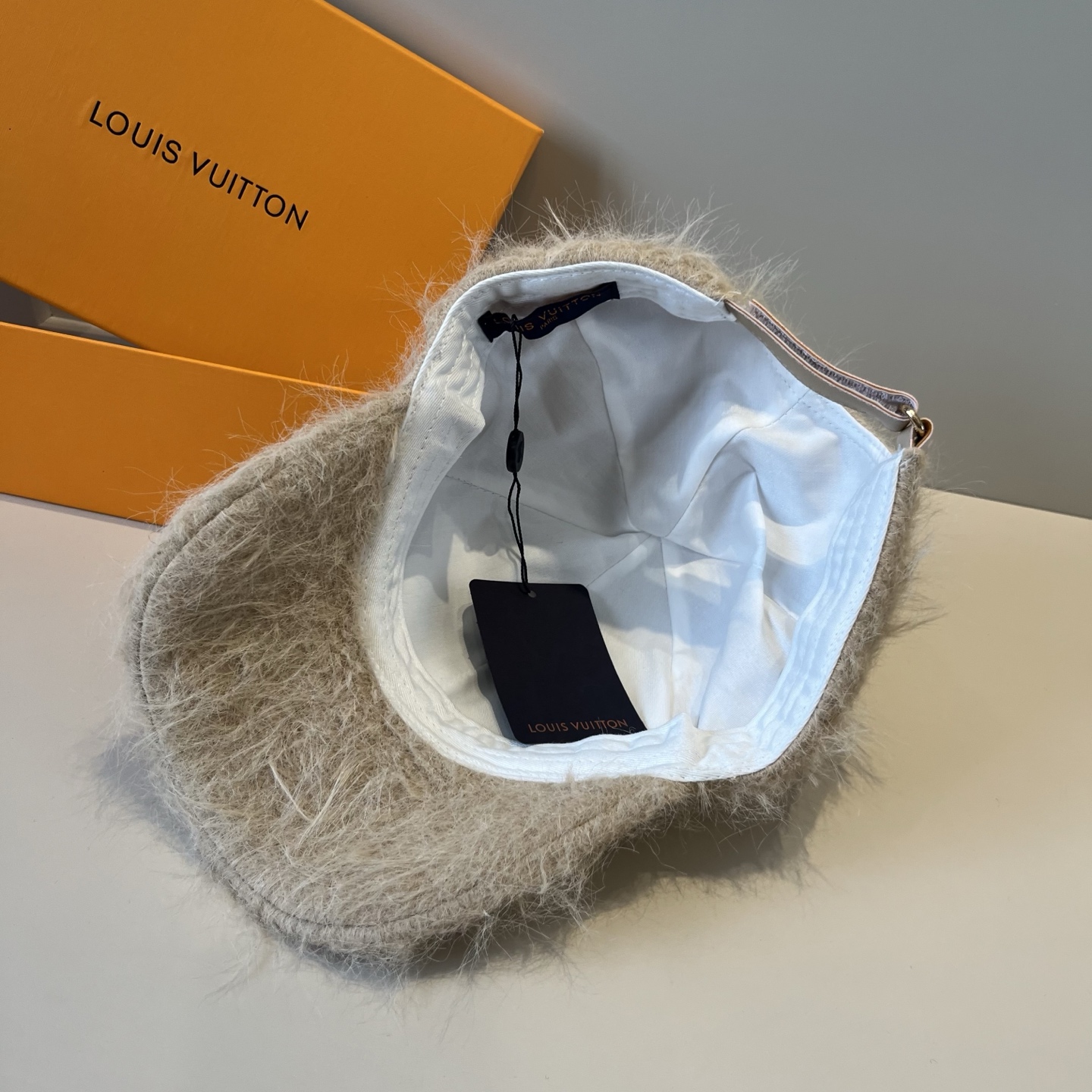 🧢路易威登棒球帽 LouisVuitton😍新款LV棒球帽，重工打造♥️高端大气，百搭款🤗男女通用！跑量