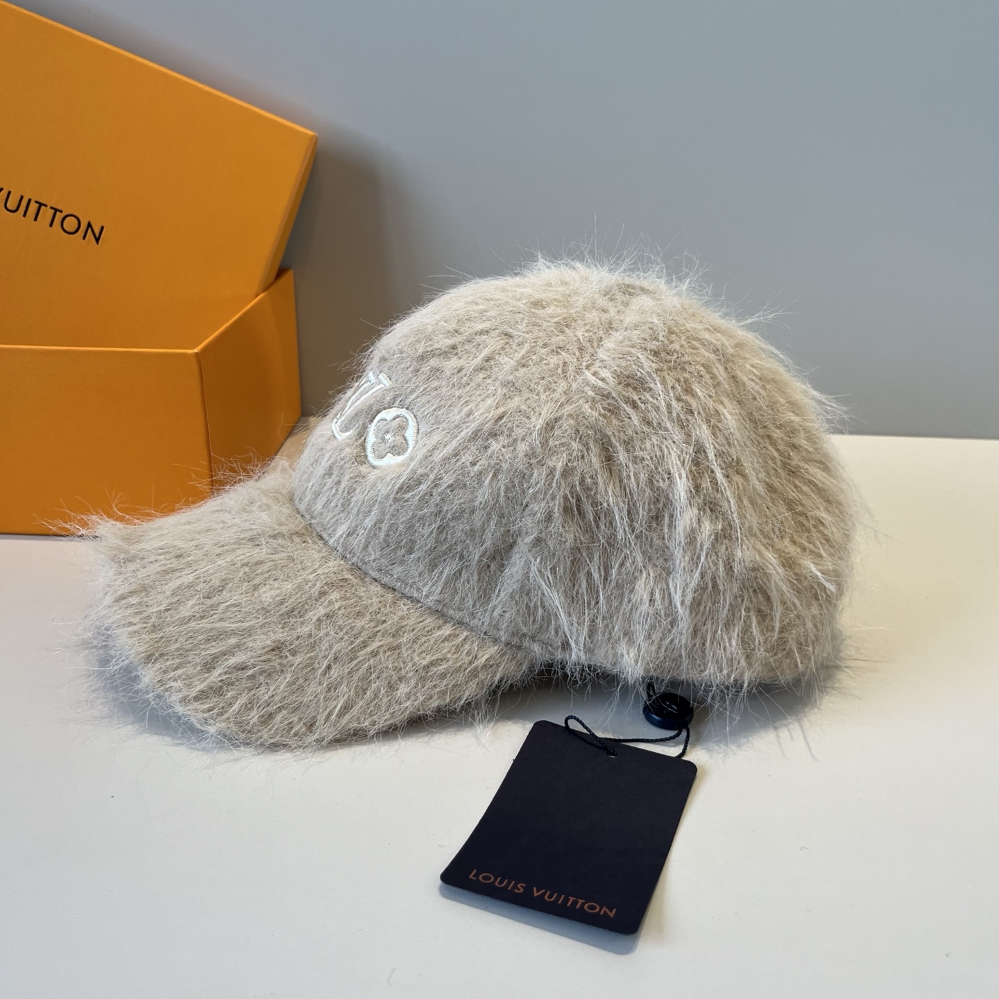 🧢路易威登棒球帽 LouisVuitton😍新款LV棒球帽，重工打造♥️高端大气，百搭款🤗男女通用！跑量