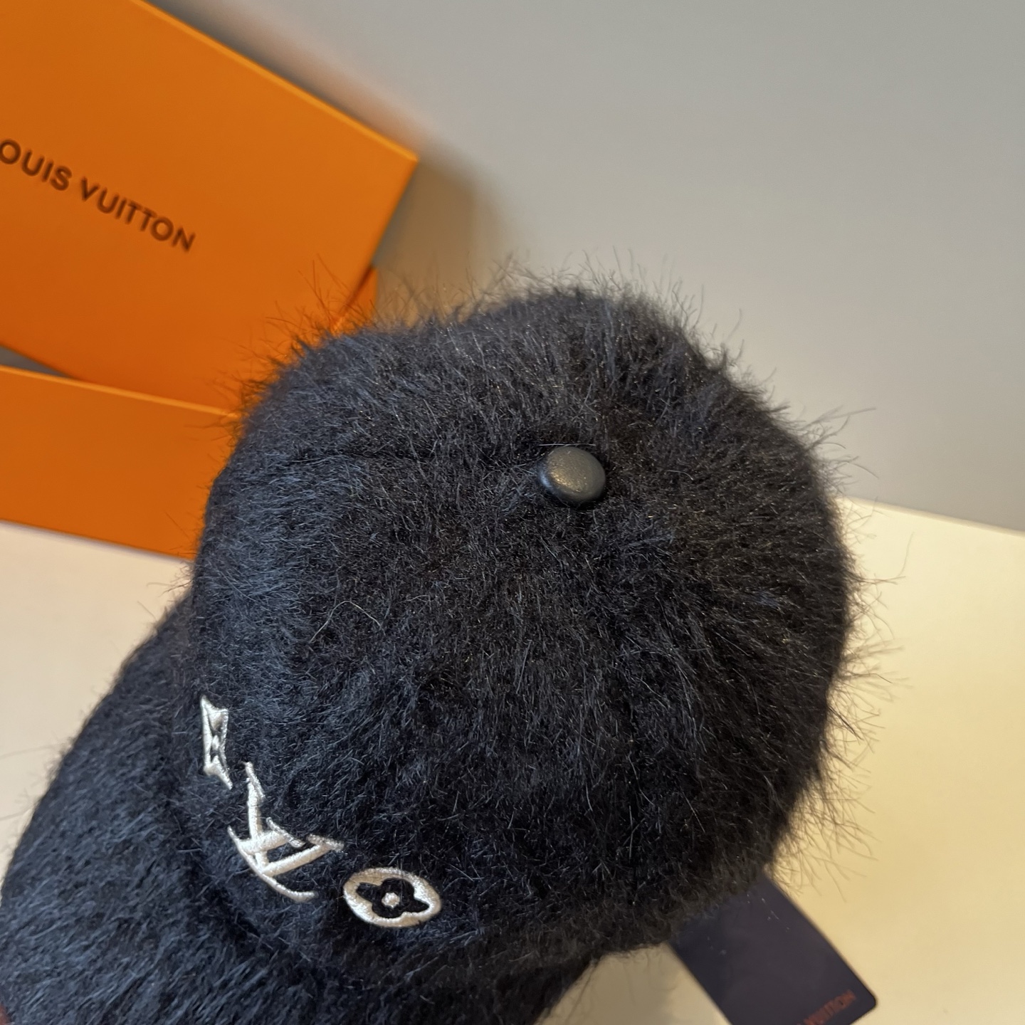 🧢路易威登棒球帽 LouisVuitton😍新款LV棒球帽，重工打造♥️高端大气，百搭款🤗男女通用！跑量