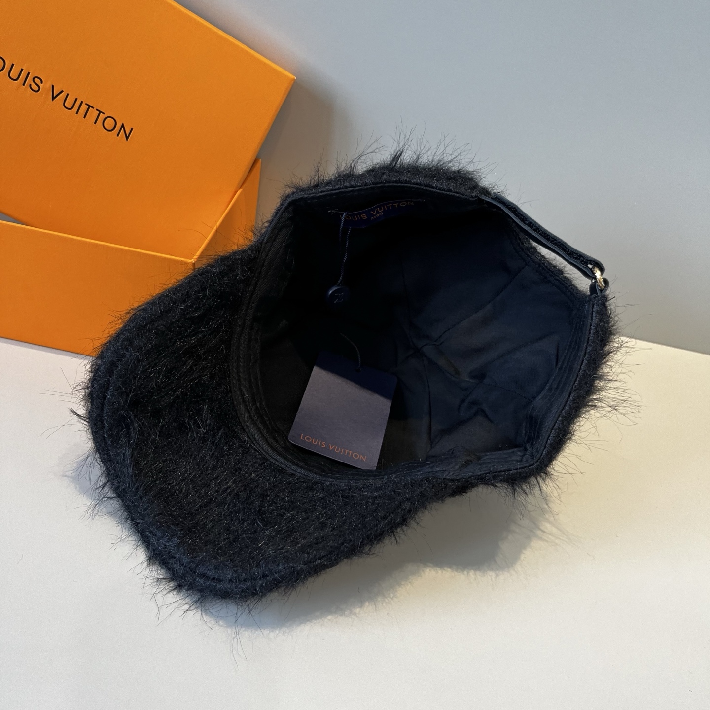 🧢路易威登棒球帽 LouisVuitton😍新款LV棒球帽，重工打造♥️高端大气，百搭款🤗男女通用！跑量