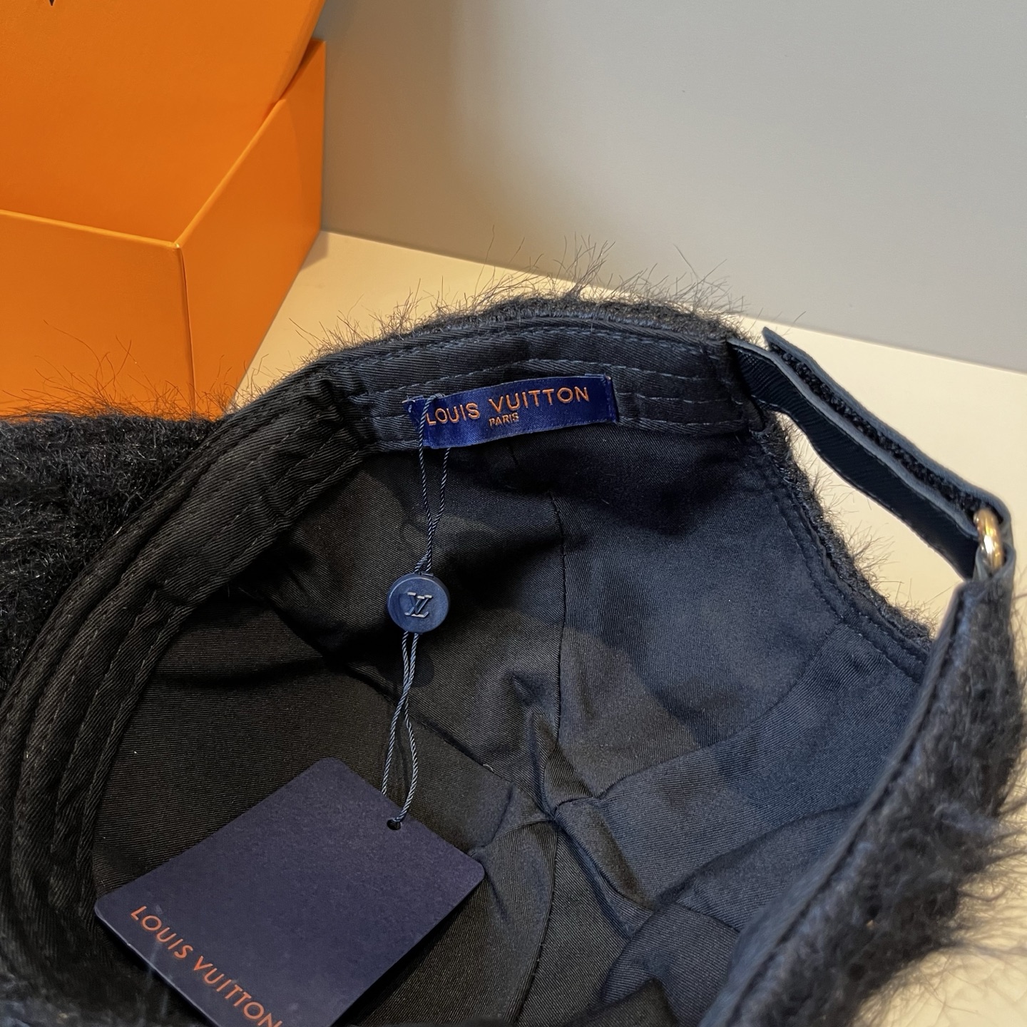 🧢路易威登棒球帽 LouisVuitton😍新款LV棒球帽，重工打造♥️高端大气，百搭款🤗男女通用！跑量