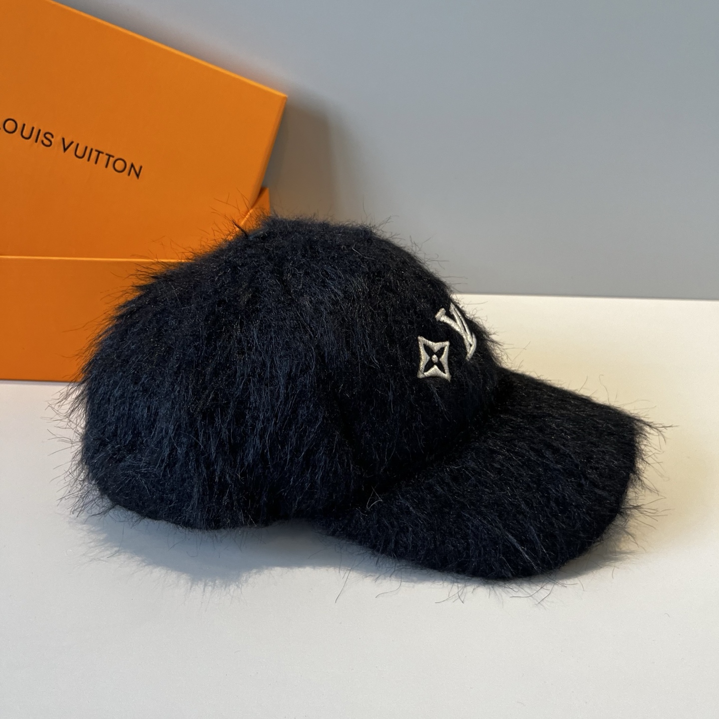 🧢路易威登棒球帽 LouisVuitton😍新款LV棒球帽，重工打造♥️高端大气，百搭款🤗男女通用！跑量