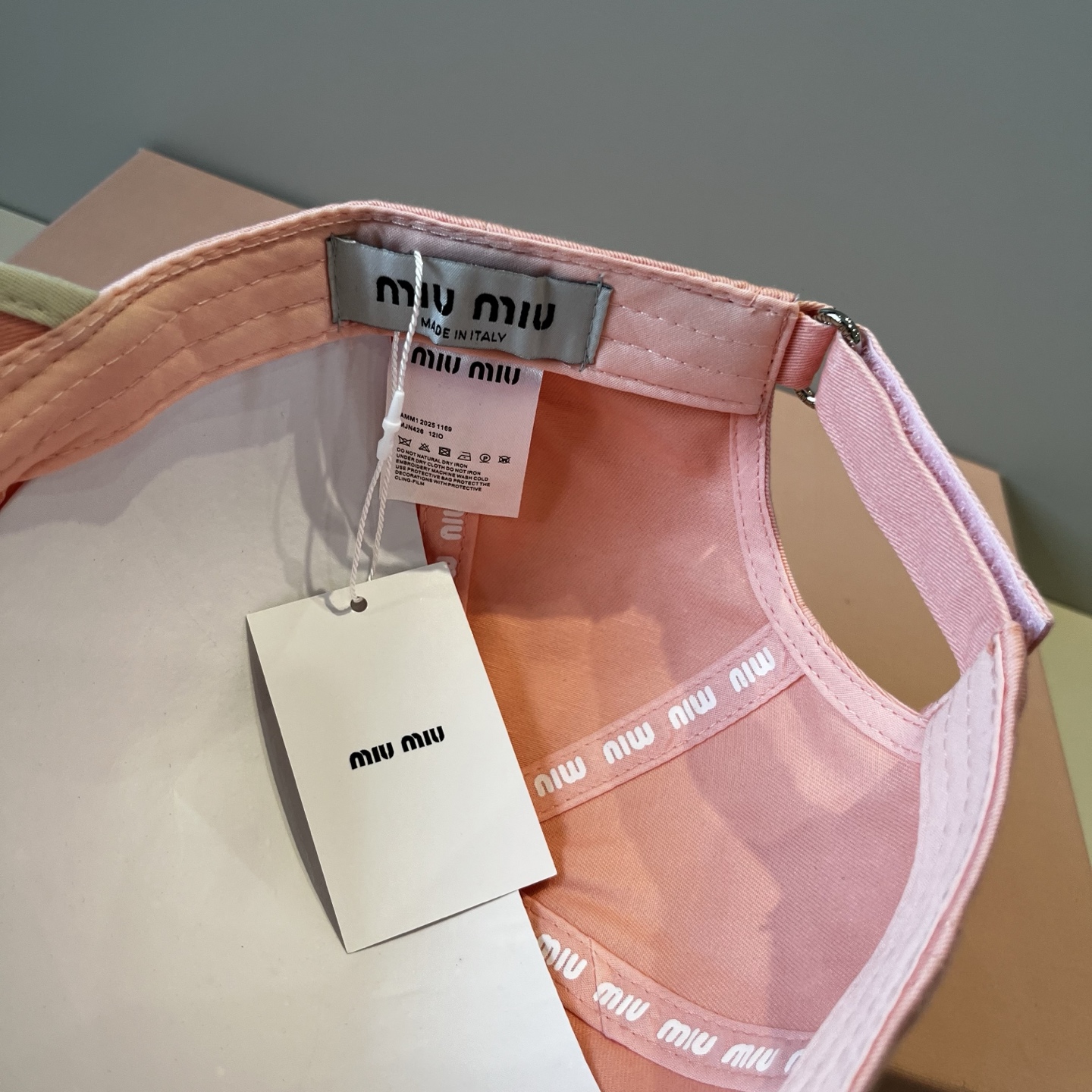  谬谬miumiu 原单春夏新款棒球帽，正品开模订制，原版做工细致质量超赞！