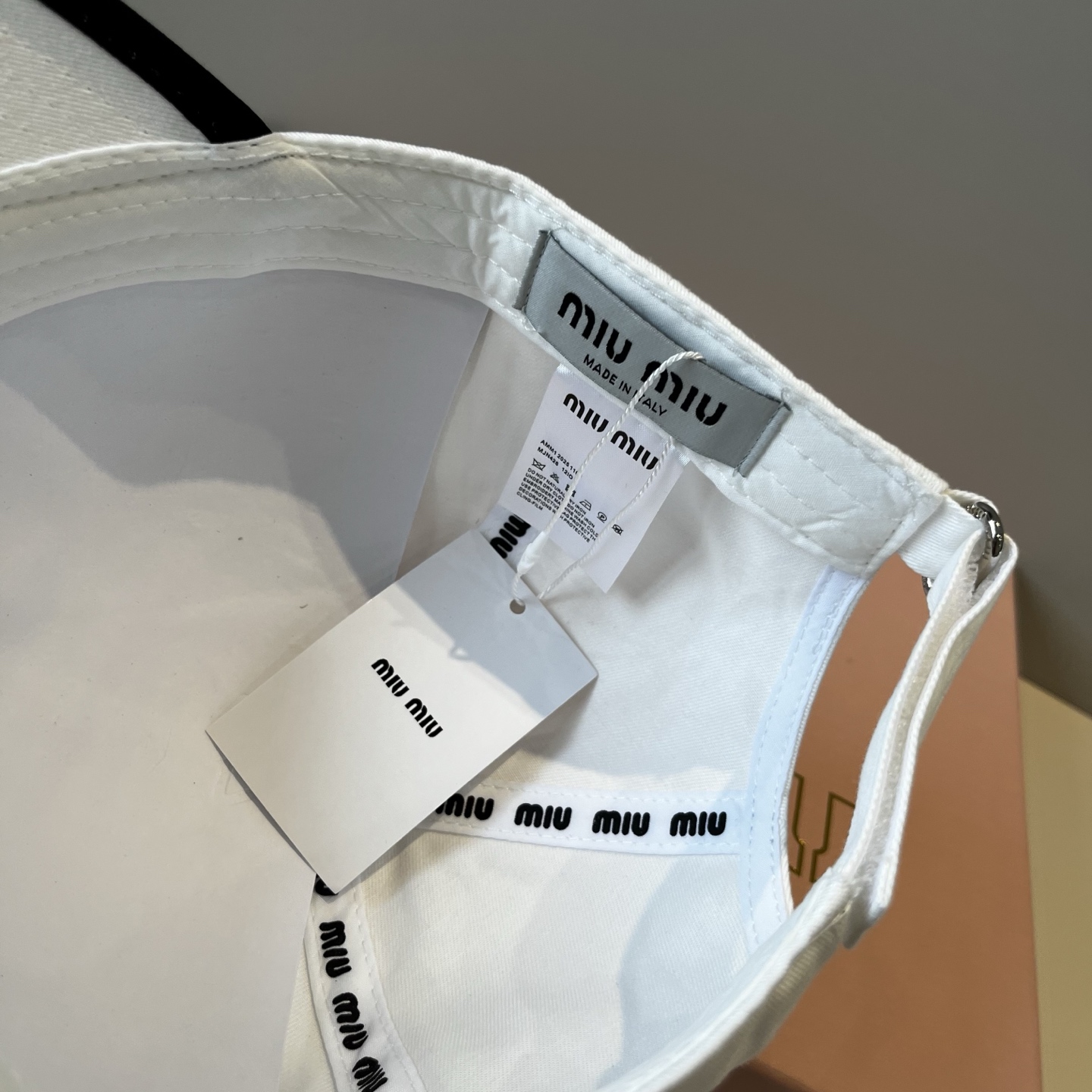  谬谬miumiu 原单春夏新款棒球帽，正品开模订制，原版做工细致质量超赞！