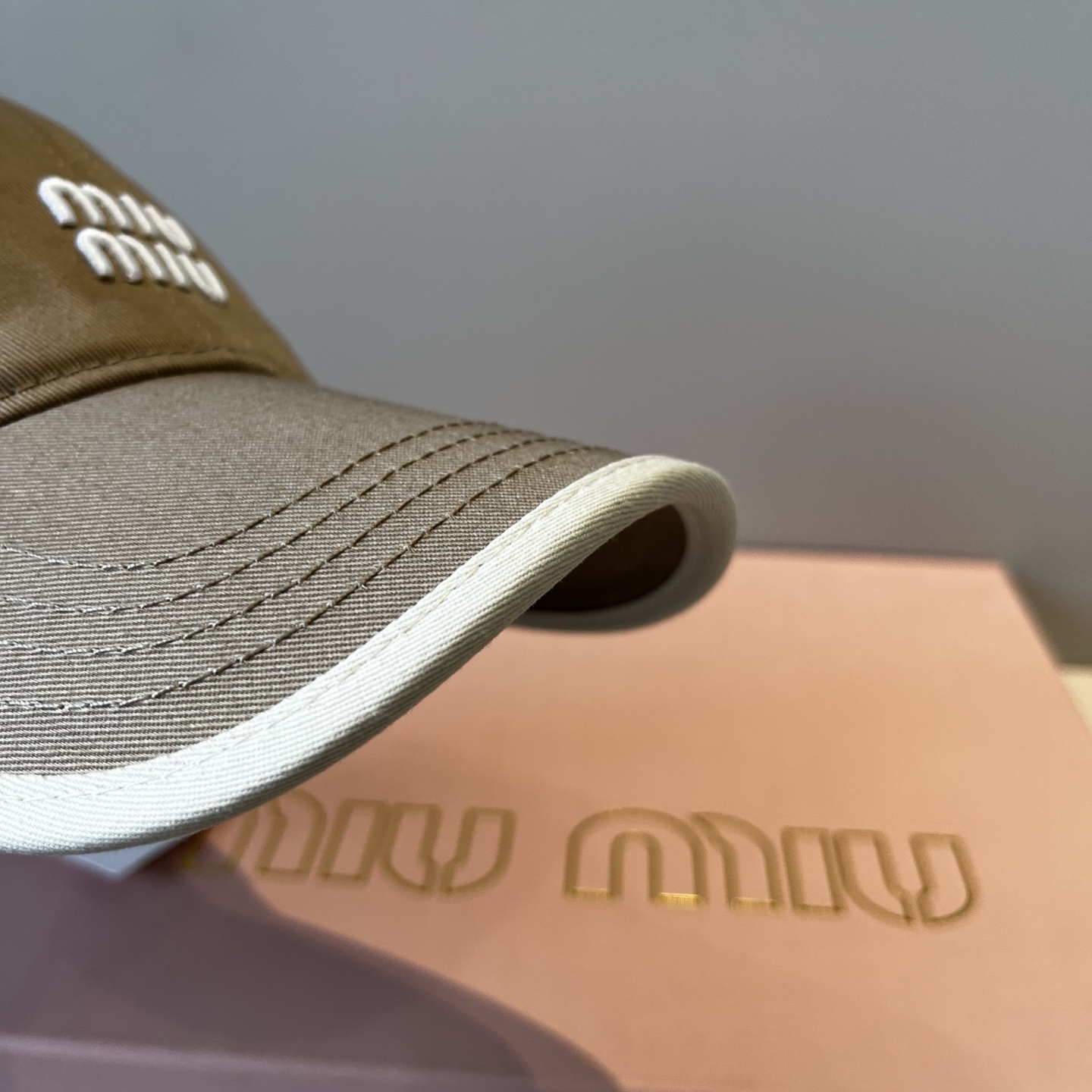  谬谬miumiu 原单春夏新款棒球帽，正品开模订制，原版做工细致质量超赞！