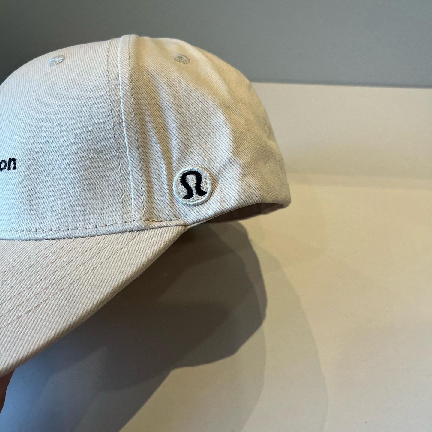  LULULEMON棒球帽
爱健身的集美们一定听过的lulu~
非常适合多巴胺的你
颜色齐全赶快入手。