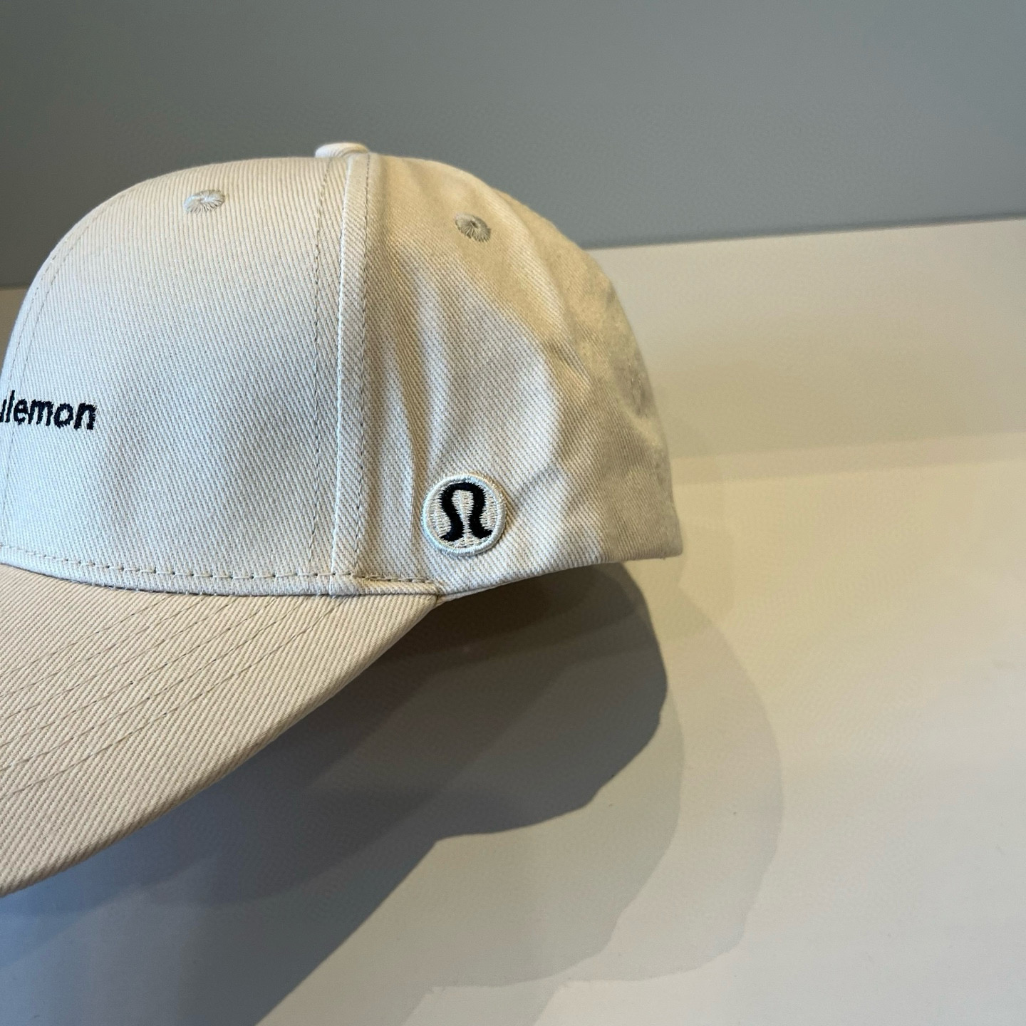  LULULEMON棒球帽
爱健身的集美们一定听过的lulu~
非常适合多巴胺的你
颜色齐全赶快入手。